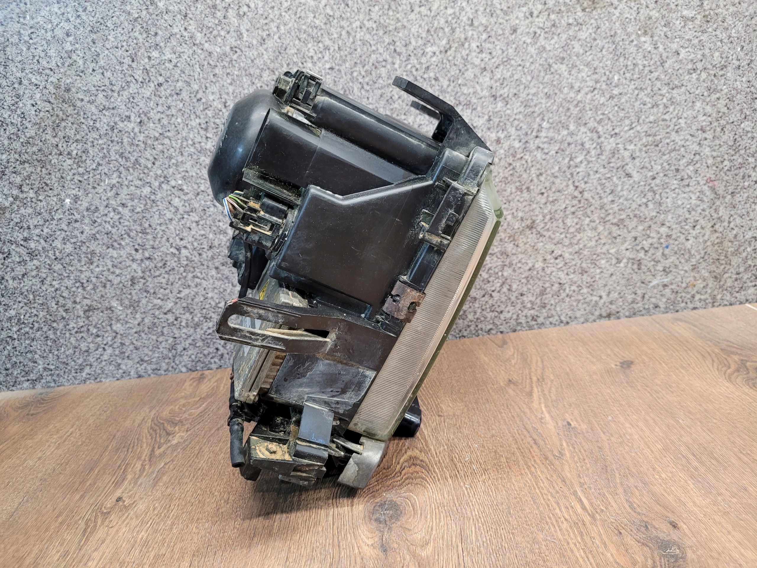 RANGE ROVER L322 XENON PRAVÉ PREDNÉ SVETLO