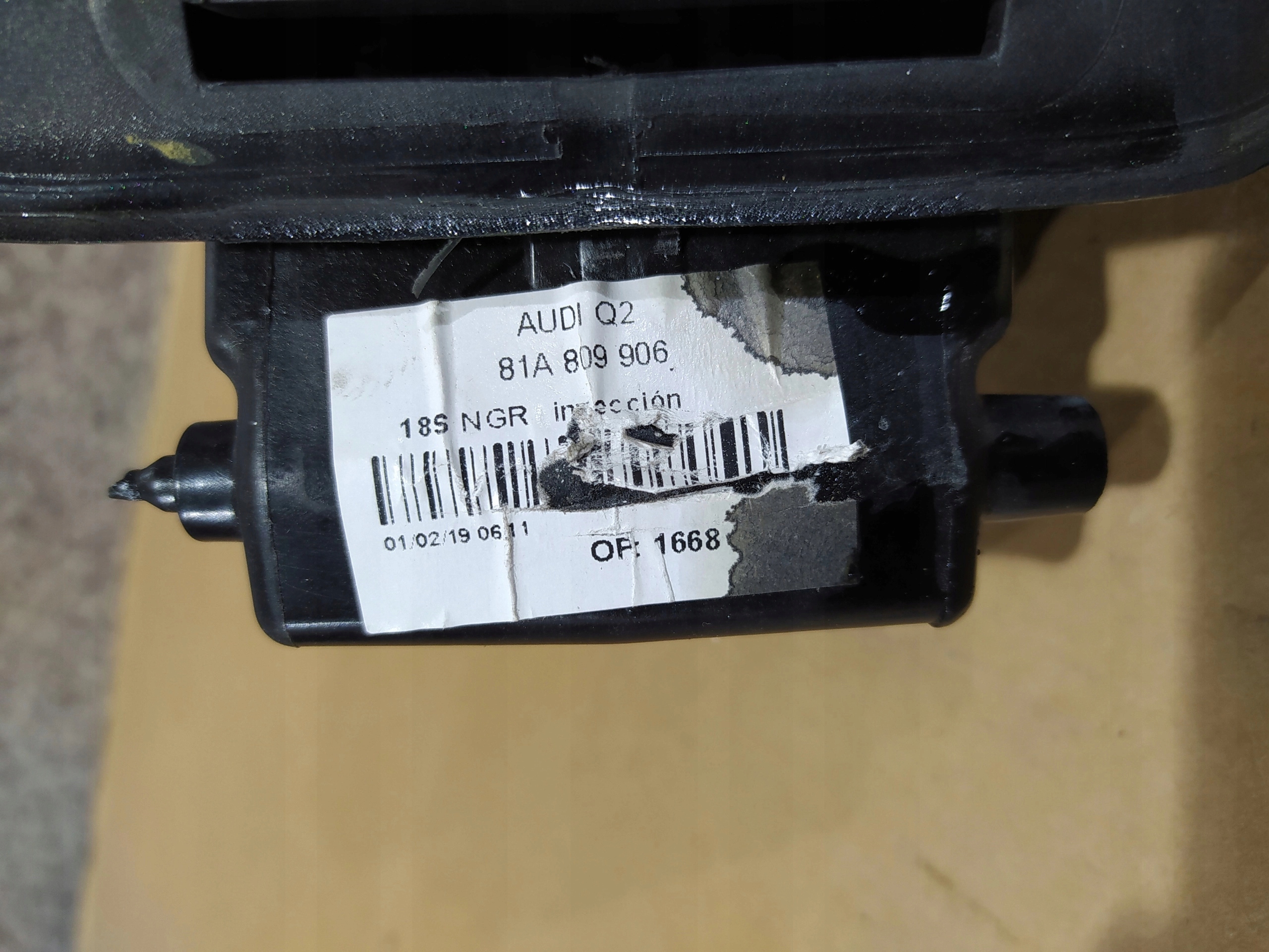 AUDI Q2 DVIERKA NADRZE 81A809906