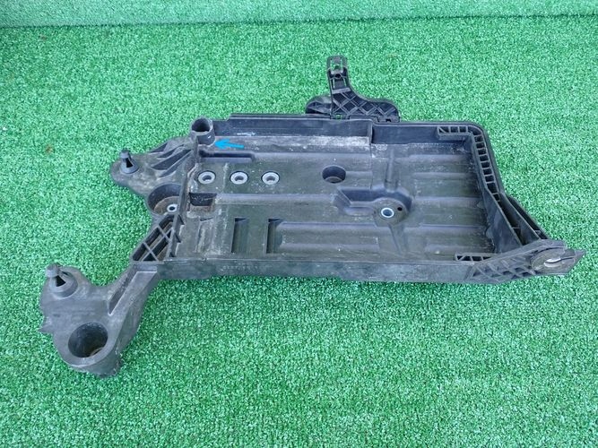 VW SEAT SKODA AUDI DRZIAK AUTOBATERIE 5Q0915331K