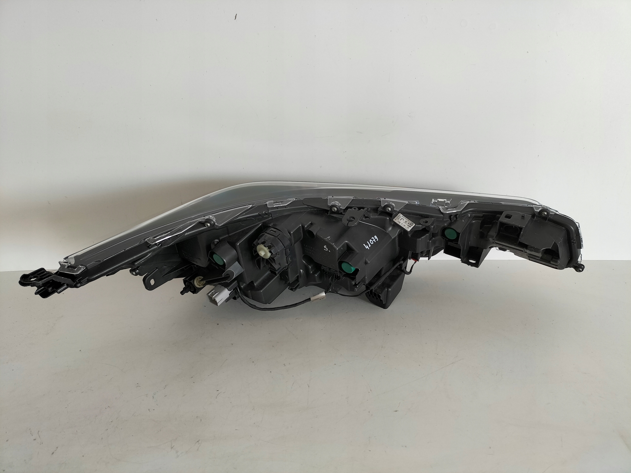 LAVE PREDNE SVETLO TOYOTA COROLLA E21 18-22 HB/KOMBI FULL LED
