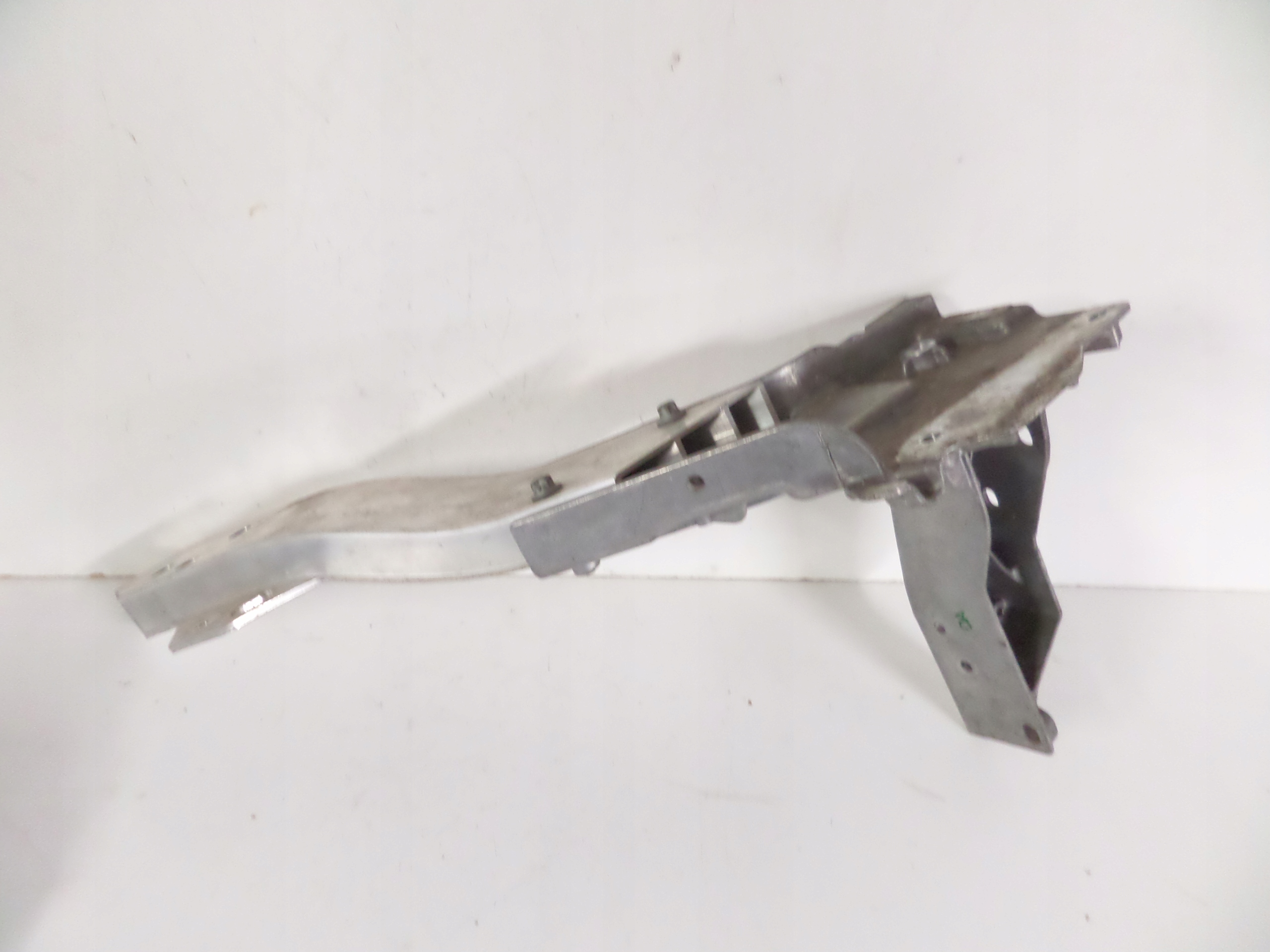 PRAVY PREDNY OKULIAR CELO MERCEDES E KLASA W213 16-