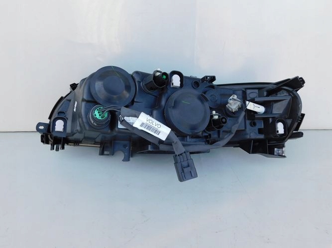 VOLVO V70 XC70 LIFT PRAVE PREDNE SVETLO