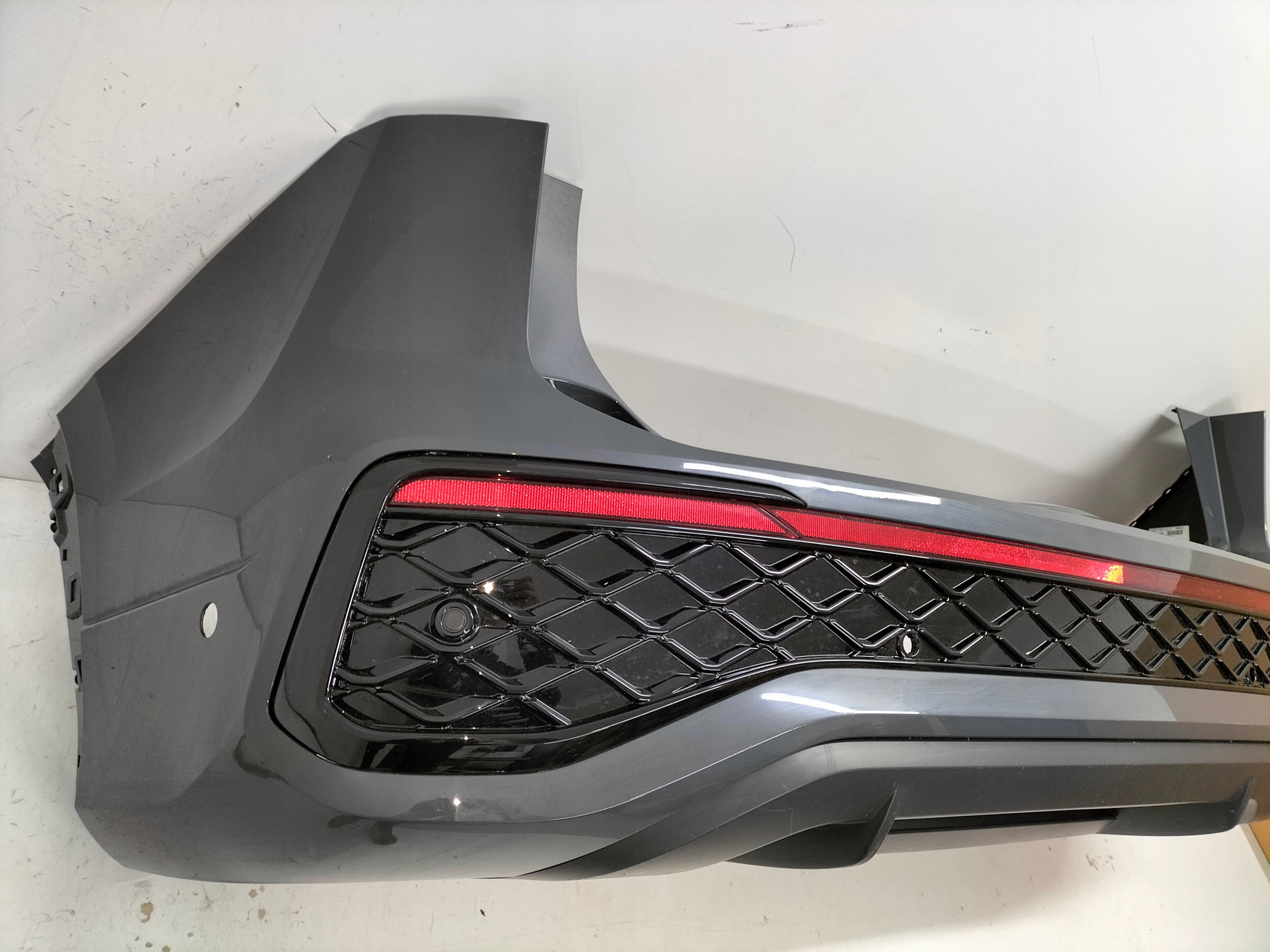 ZADNÝ NÁRAZNÍK VW TAYRON 24- R-LINE