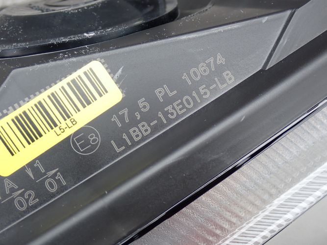 FORD FIESTA MK8 VIII LAVE PREDNE SVETLO nie LED