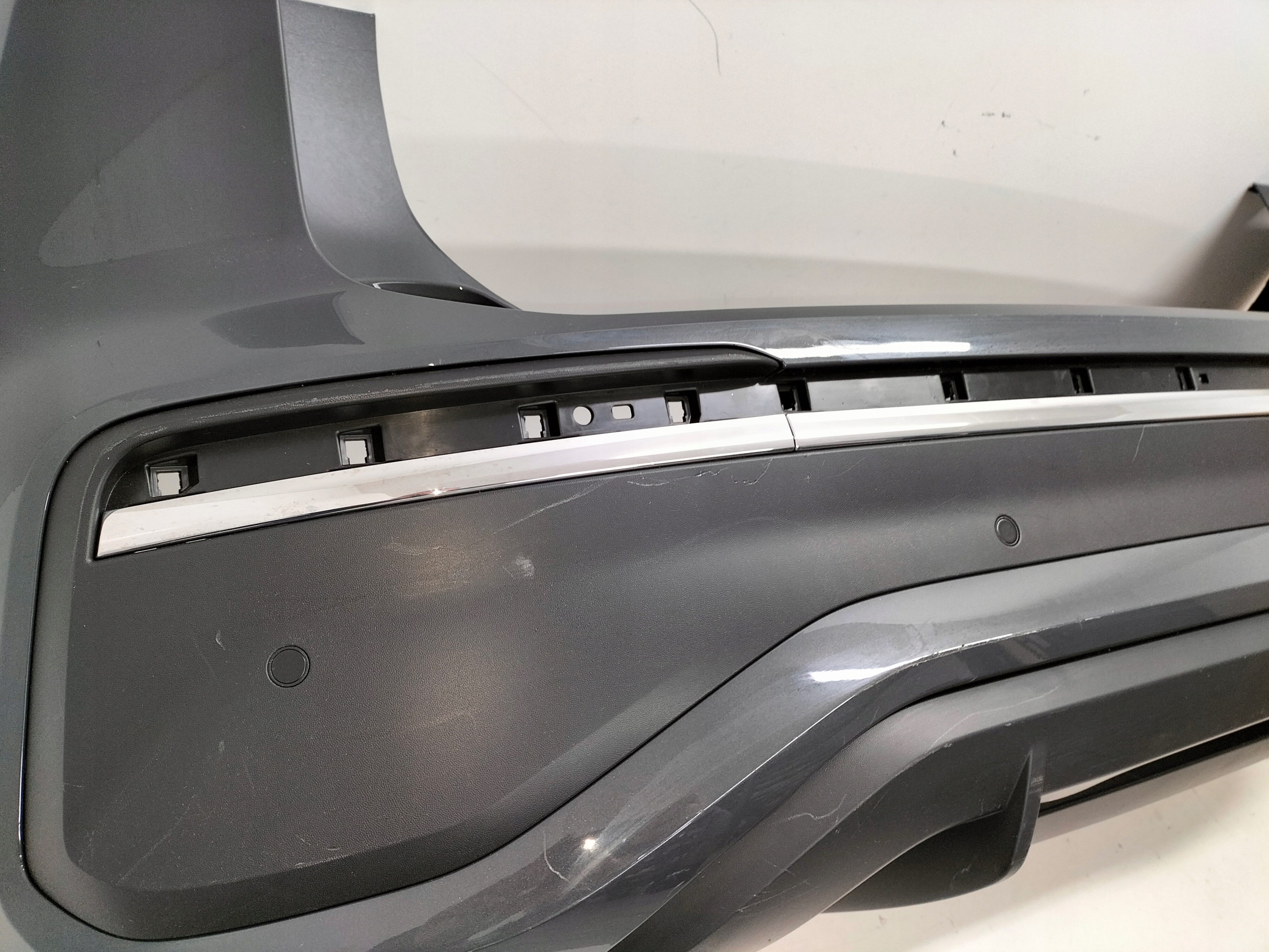 ZADNÝ NÁRAZNÍK VW TAYRON 24-
