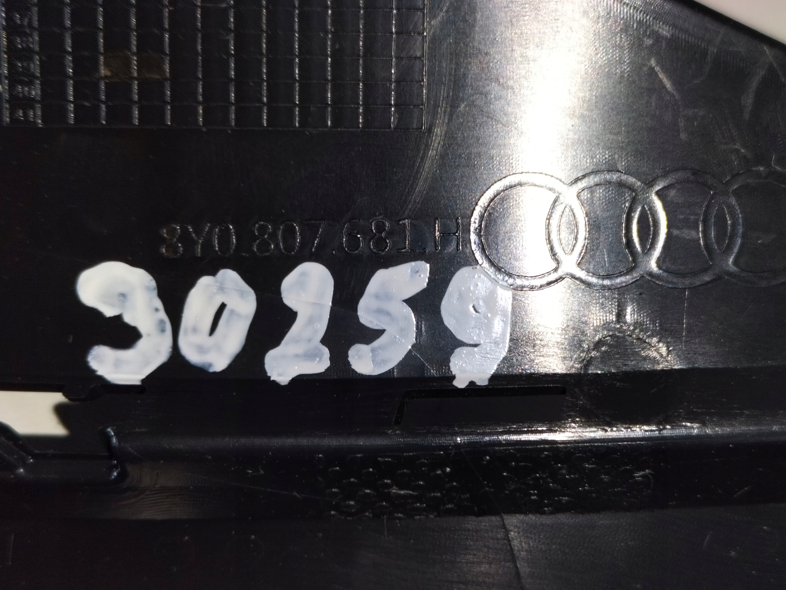 ĽAVÁ LIŠTA MRIEŽKA NÁRAZNÍKA AUDI A3 8Y LIFT 22- S-LINE
