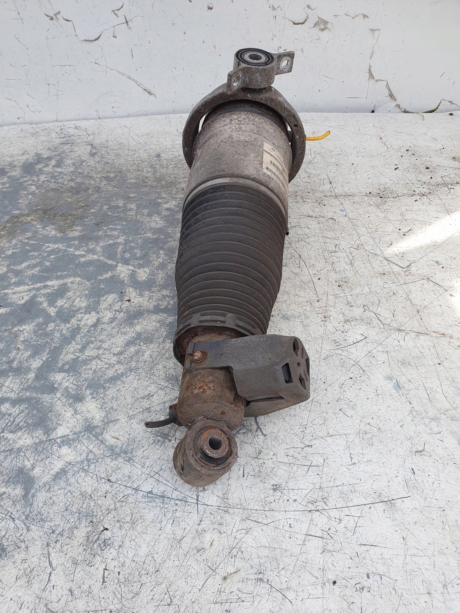 AUDI Q7 4L MECH ZADNA PRAVY 7L6512022E