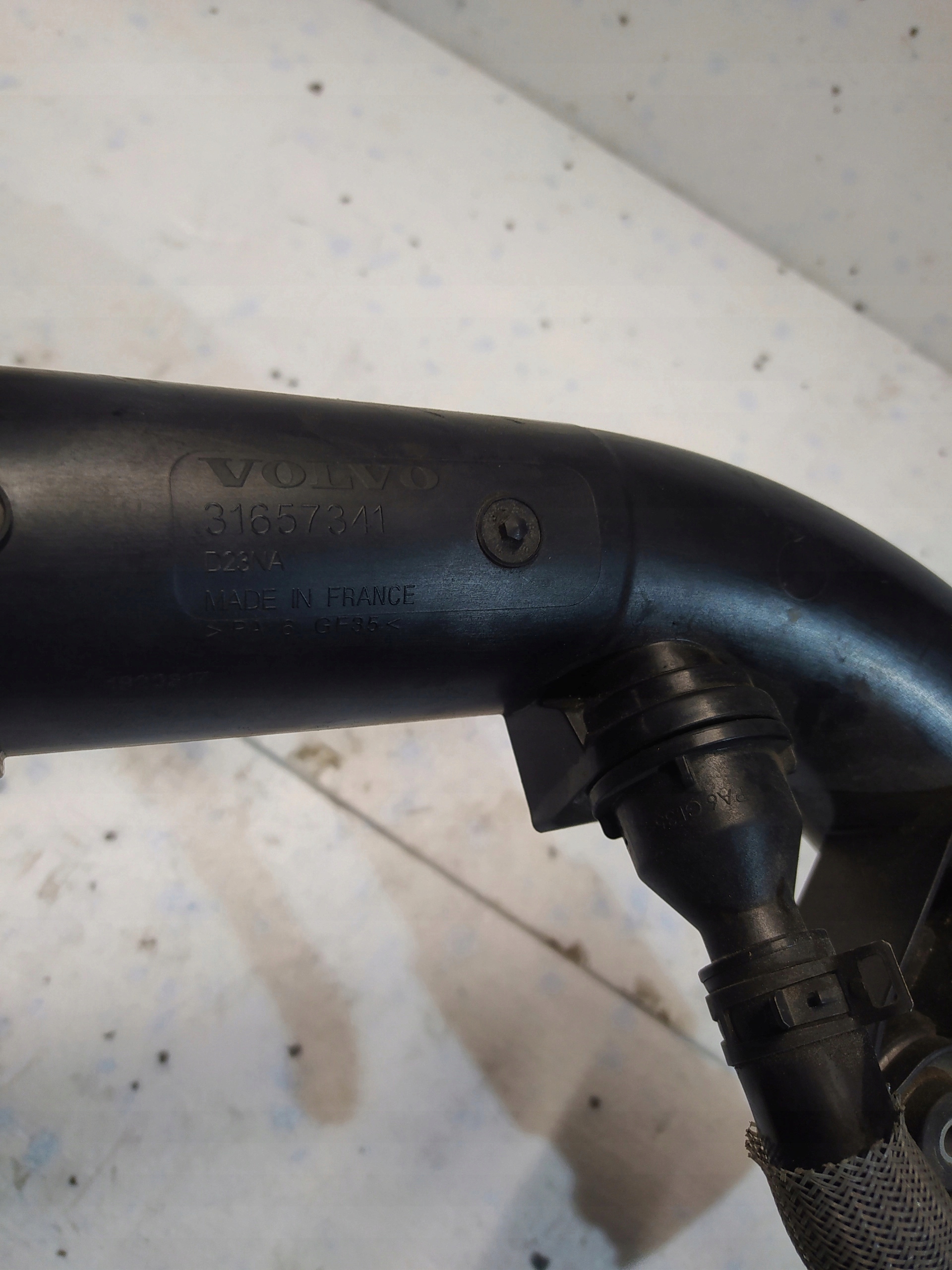 VOLVO HADICA TRUBKA INTERCOOLERA 2.0d XC90 31370120