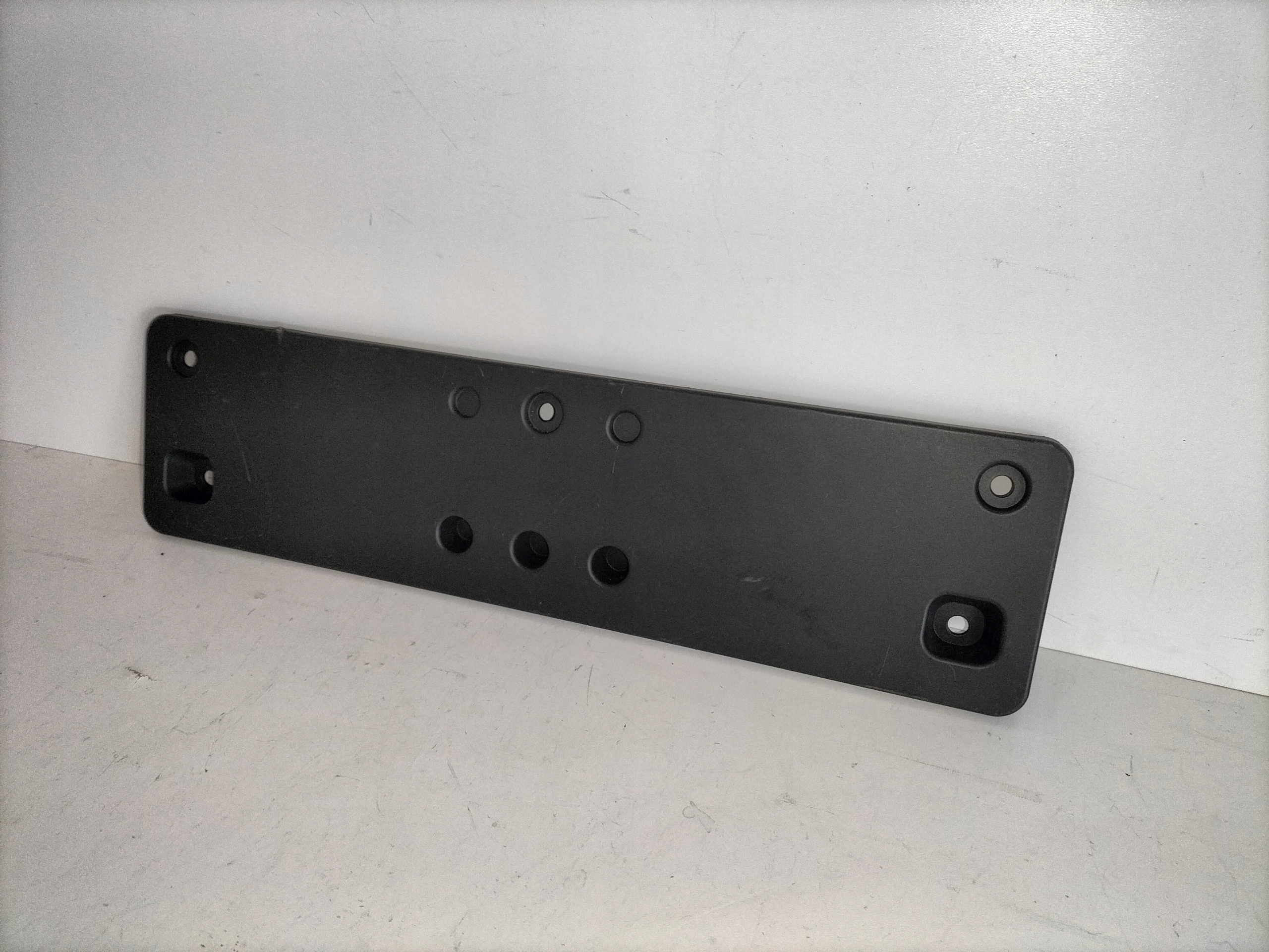 LIŠTA POD PREDNÚ ŠPZ VW GOLF VIII 8 LIFT 24-