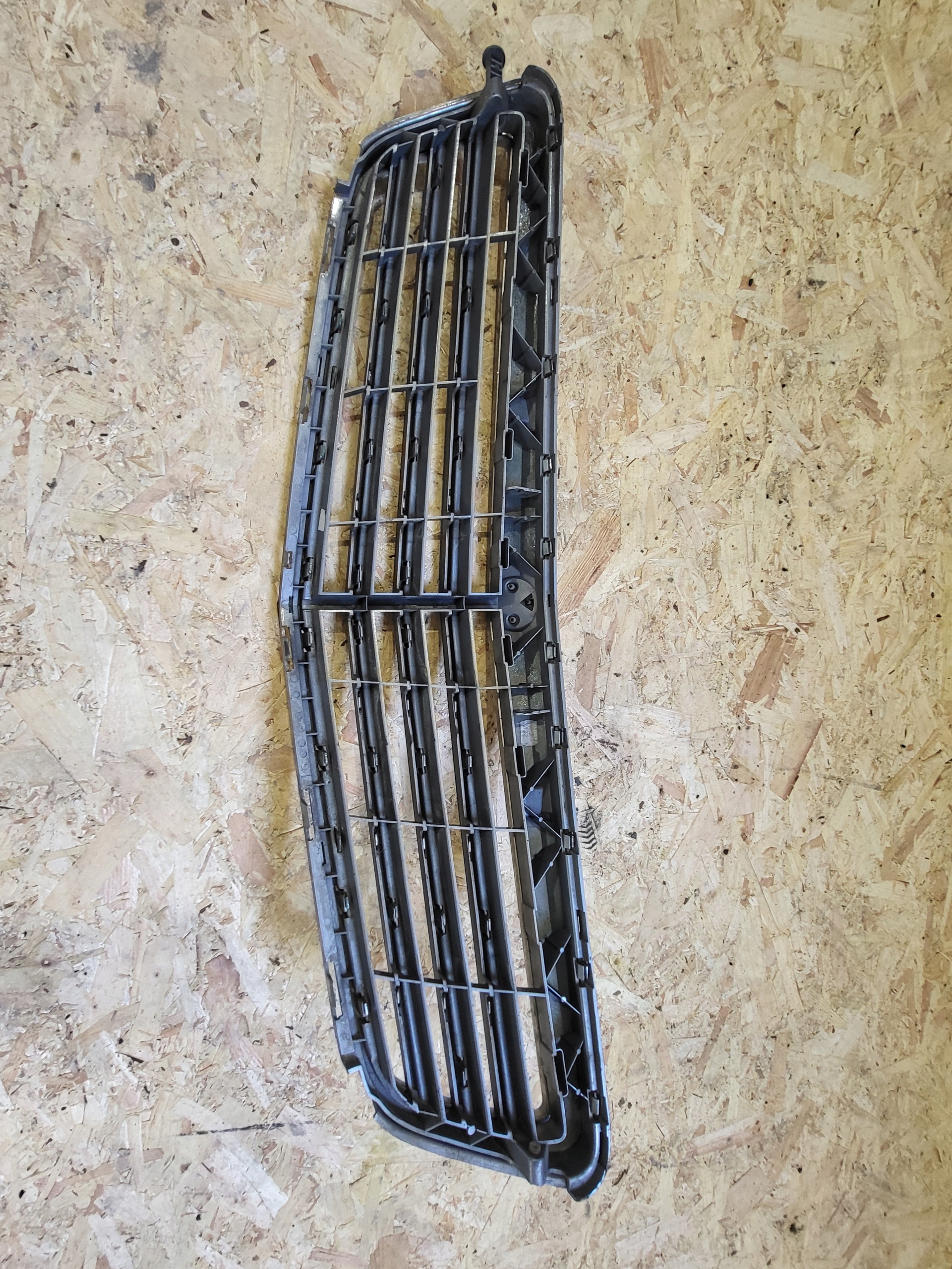 MRIEZKA LISTA MERCEDES C-KLASA W204 A2048801283