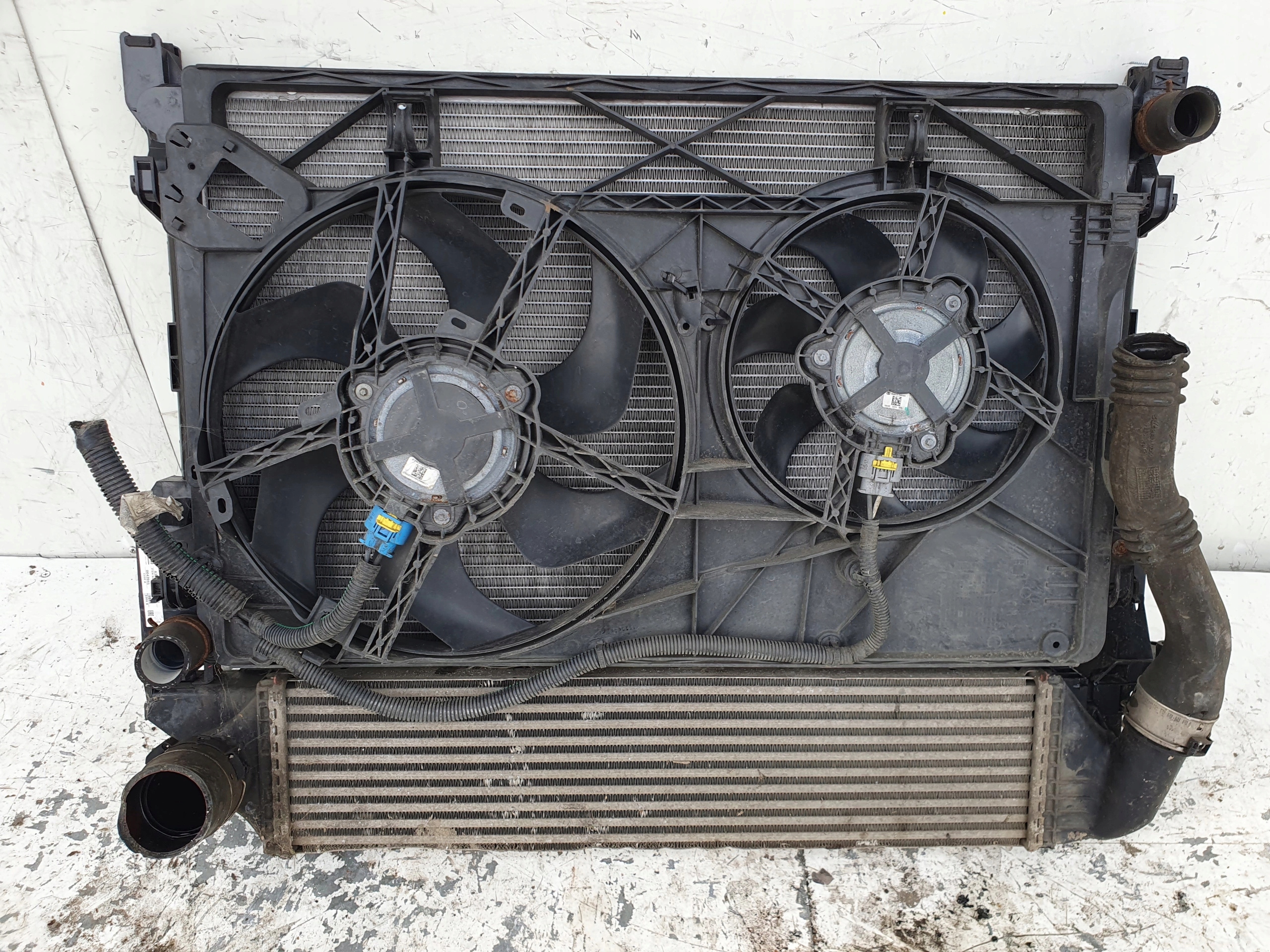 RENAULT TRAFIC III 1.6 DCI CHLADICE VENTILATOR 214818795R