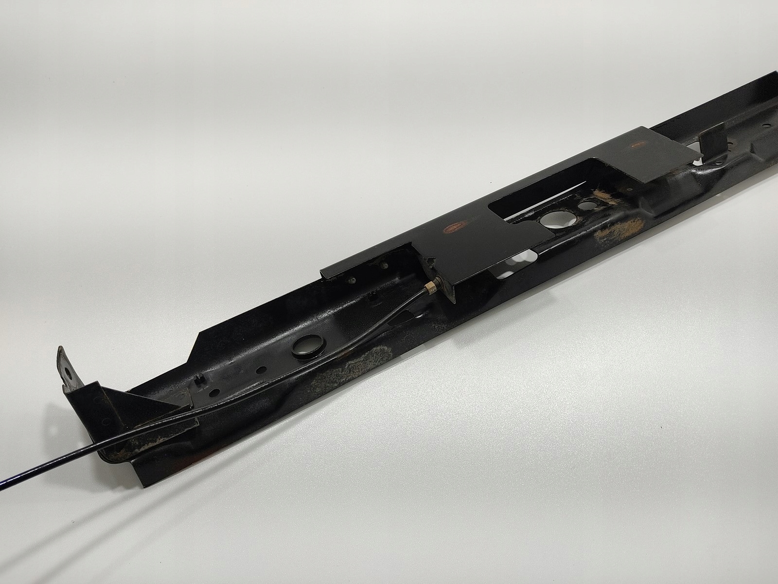 PREDNÉ ČELO VÝSTUHA LAND ROVER DEFENDER TD5 1999-06