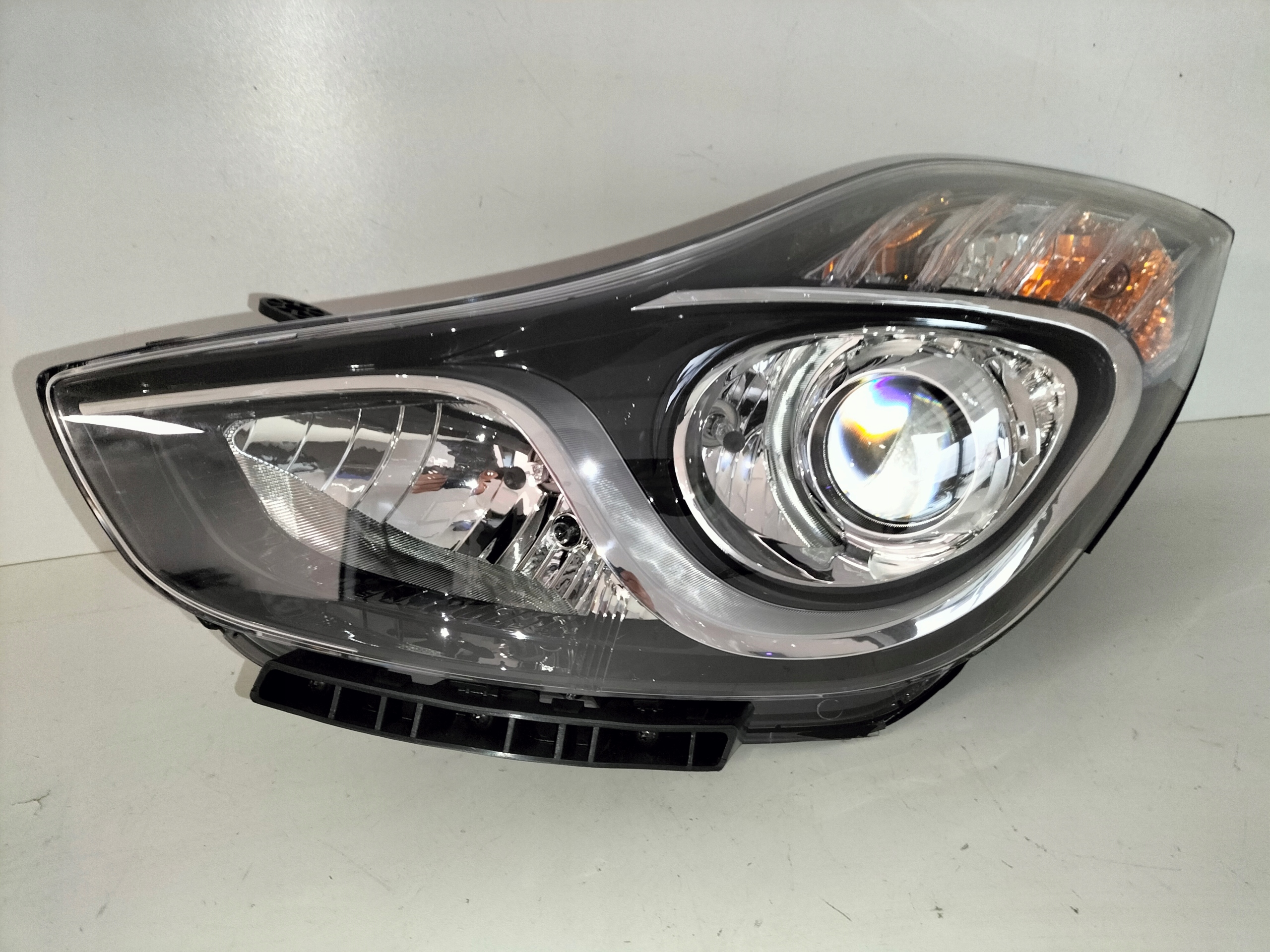 LAVE PREDNE SVETLO HYUNDAI IX20 10-15