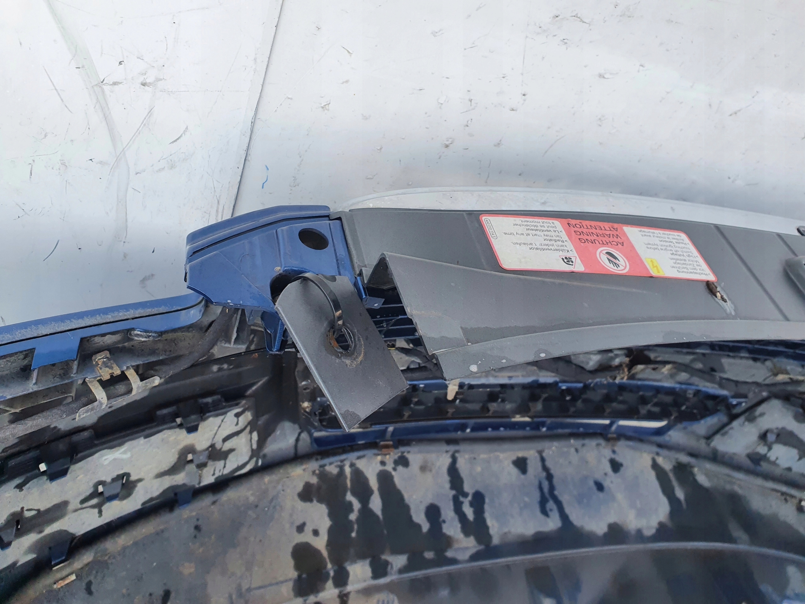 AUDI A4 B7 XENON PDC PREDNÝ NÁRAZNÍK