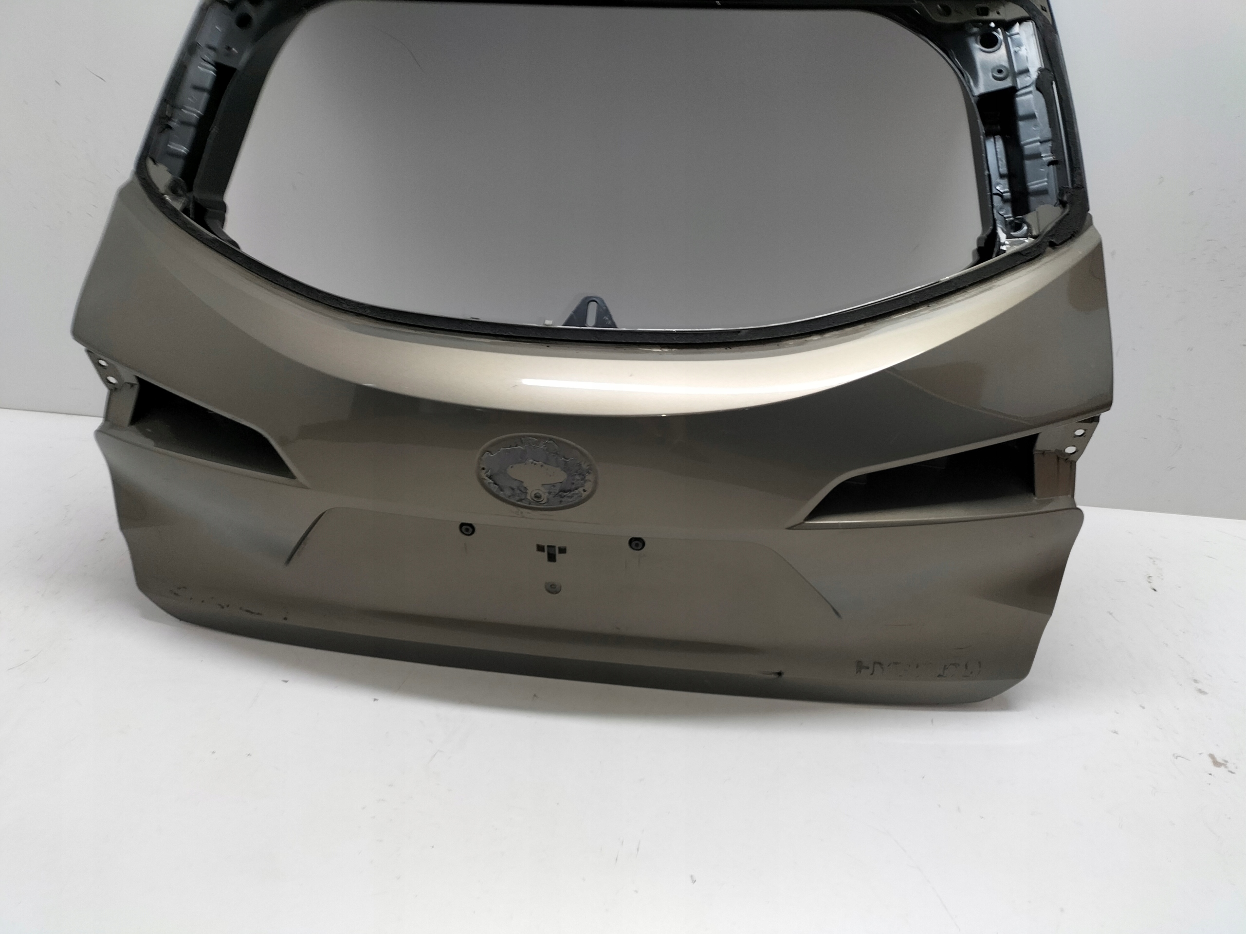ZADNÁ KAPOTA TOYOTA COROLLA E21 18- KOMBI