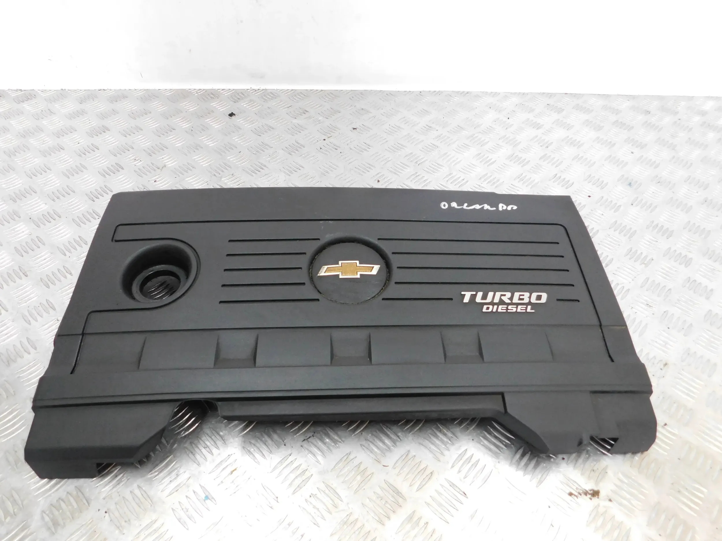 HORNÝ KRYT MOTORA CHEVROLET ORLANDO 2.0 VCDI