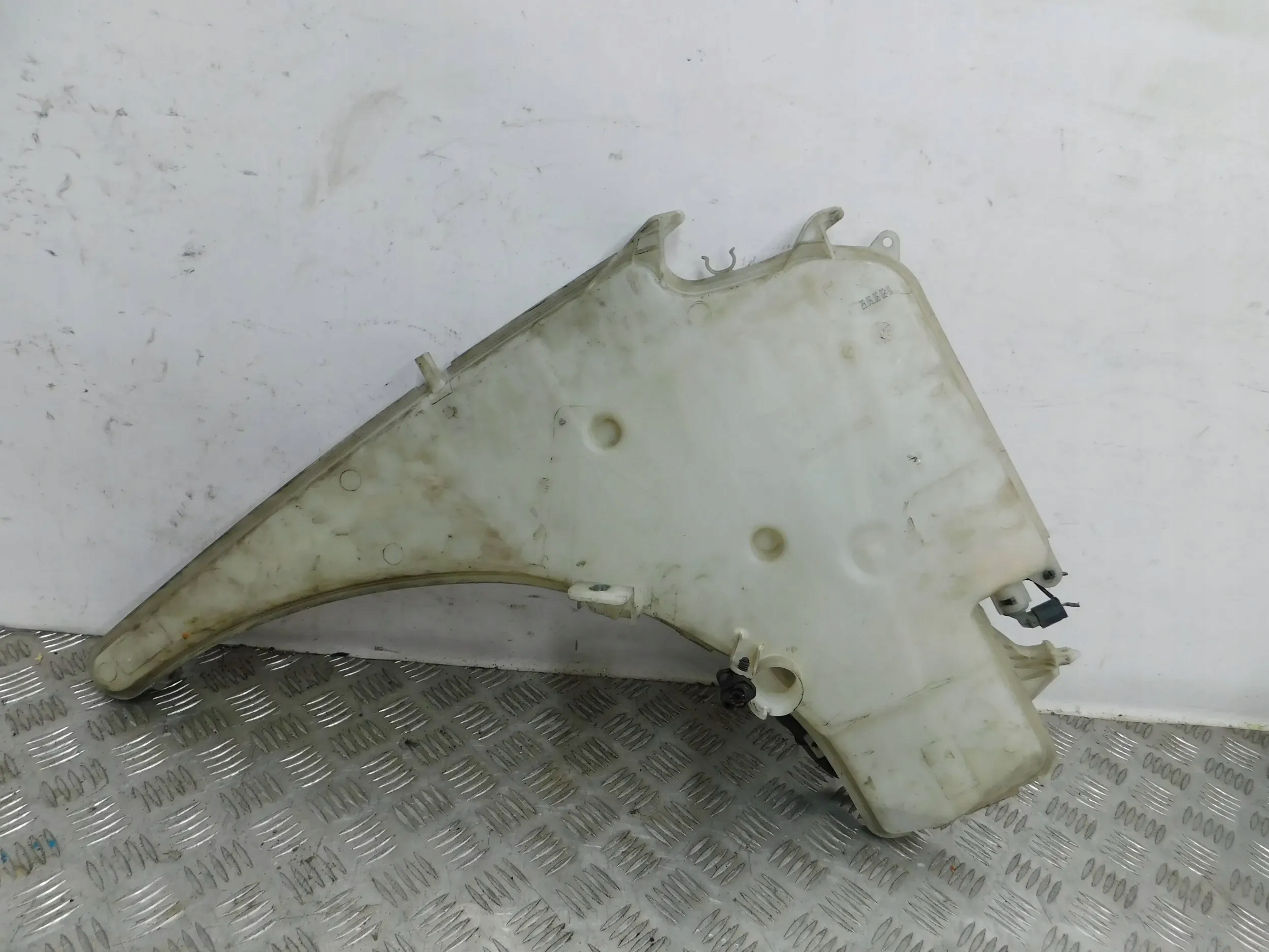 NÁDOBKA OSTREKOVAČOV BMW 3 E91 KOMBI