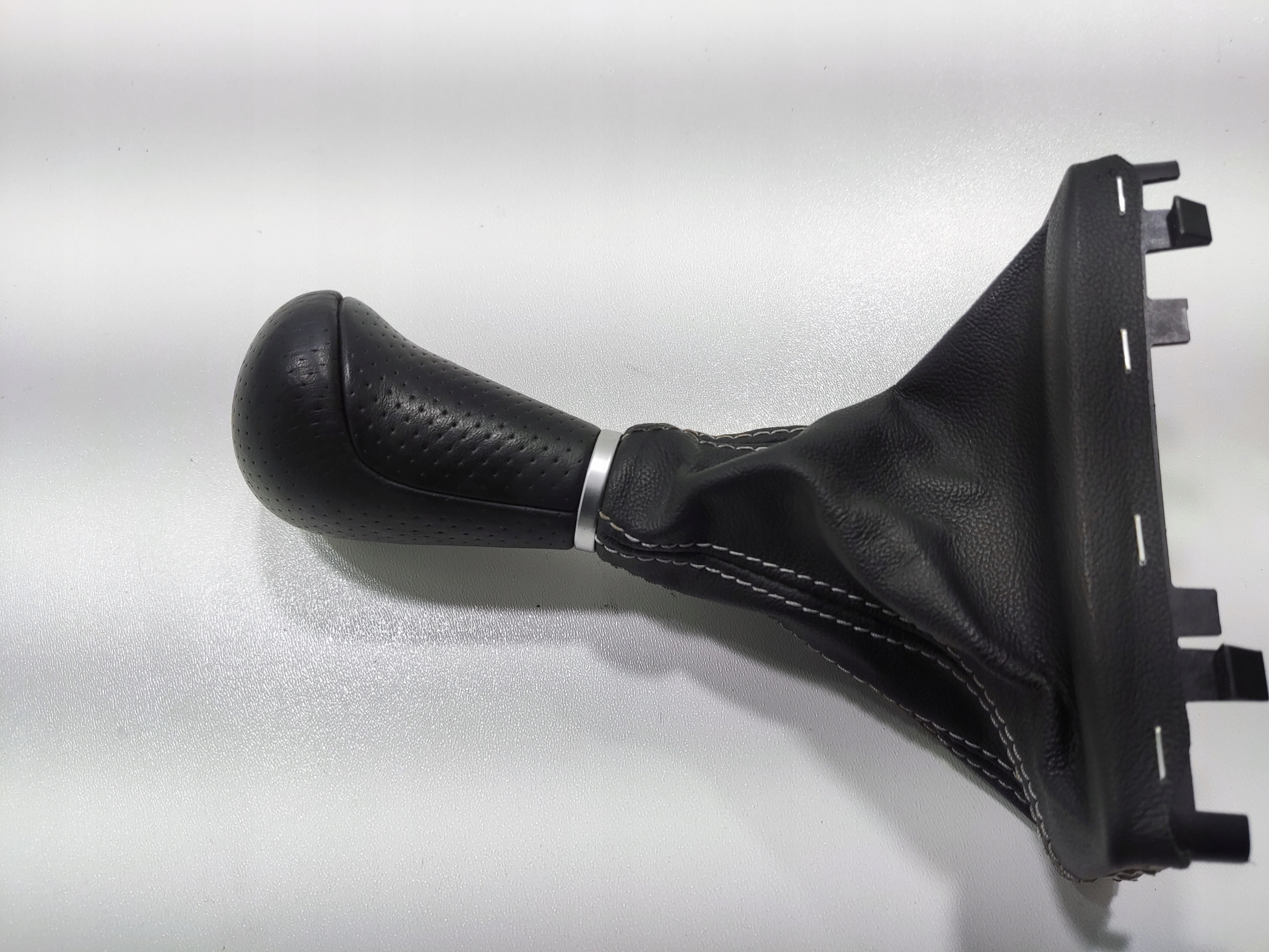 KULISA RADENIA RYCHLOSTI AUDI A5 I 8T 2007-2011 AUTOMAT 8K1713139E