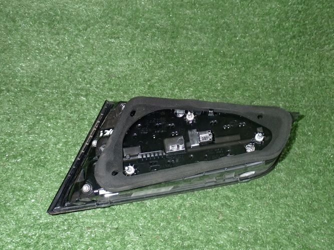AUDI A3 8V4 LIFT 16- LAVE ZADNE SVETLO V KAPOTE