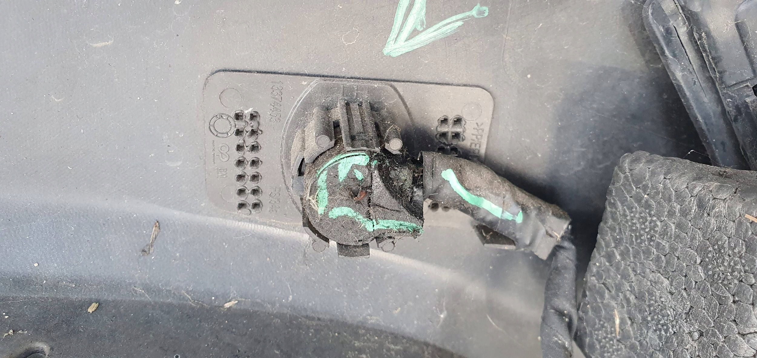 Opel Astra J lift PDC PREDNÝ NÁRAZNÍK 13368660