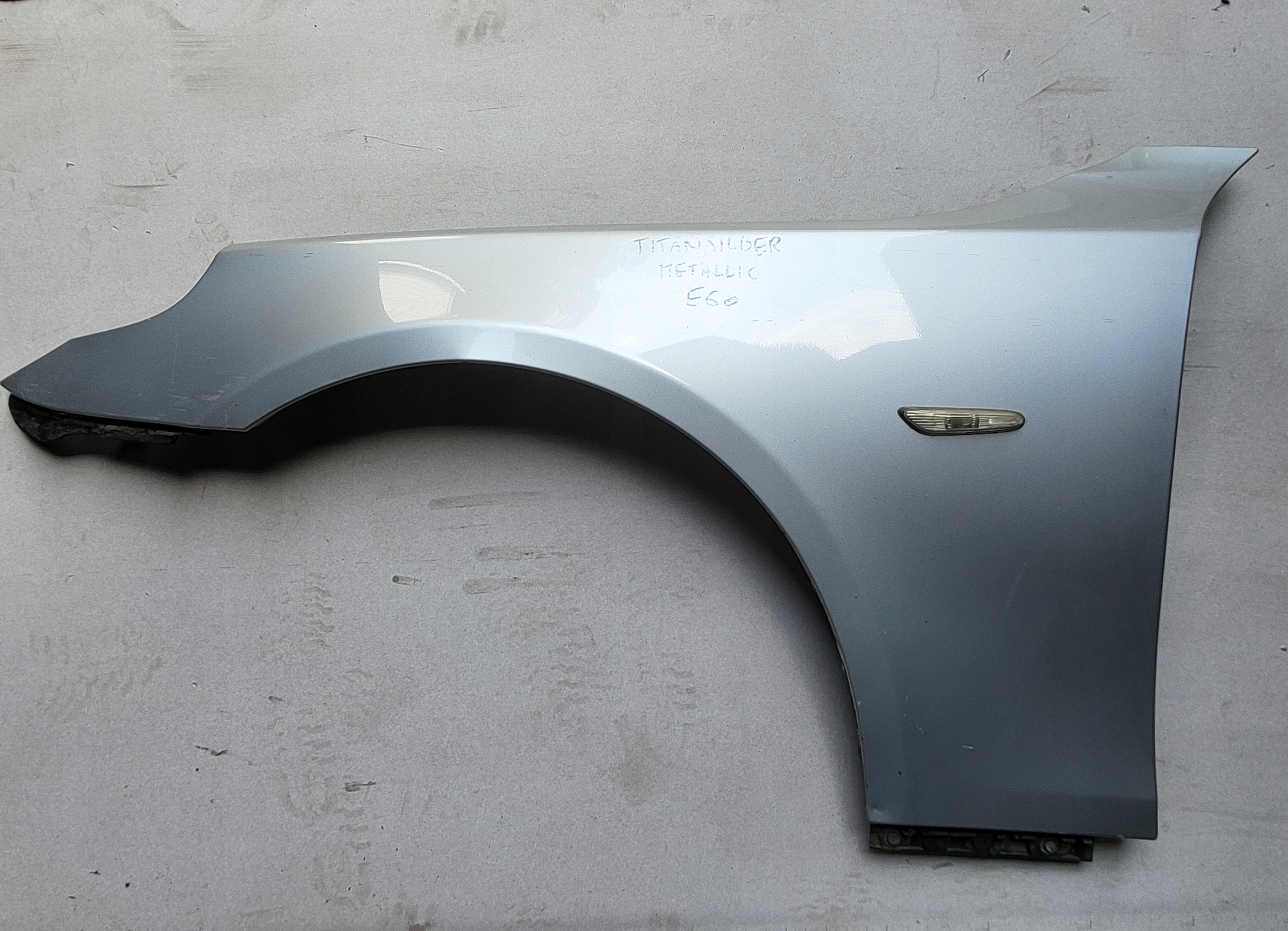 BLATNIK PREDNA LAVY BMW 5 E60 TITANSILBER 03-10