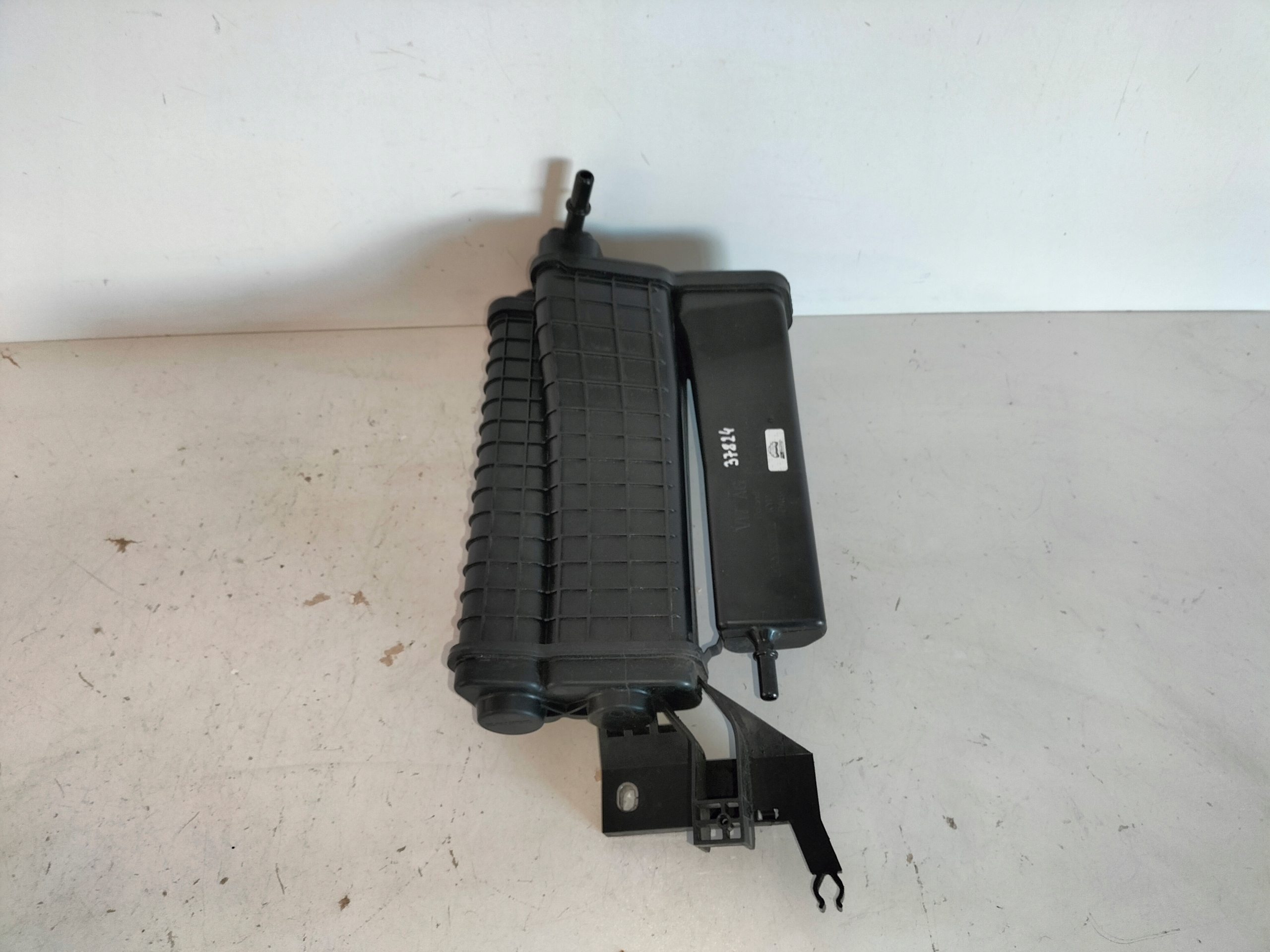 UHLIKOVY FILTER NADOBKA NADRZKAACTIVEgo AUDI Q3 II 18- VW TIGUAN II 16-