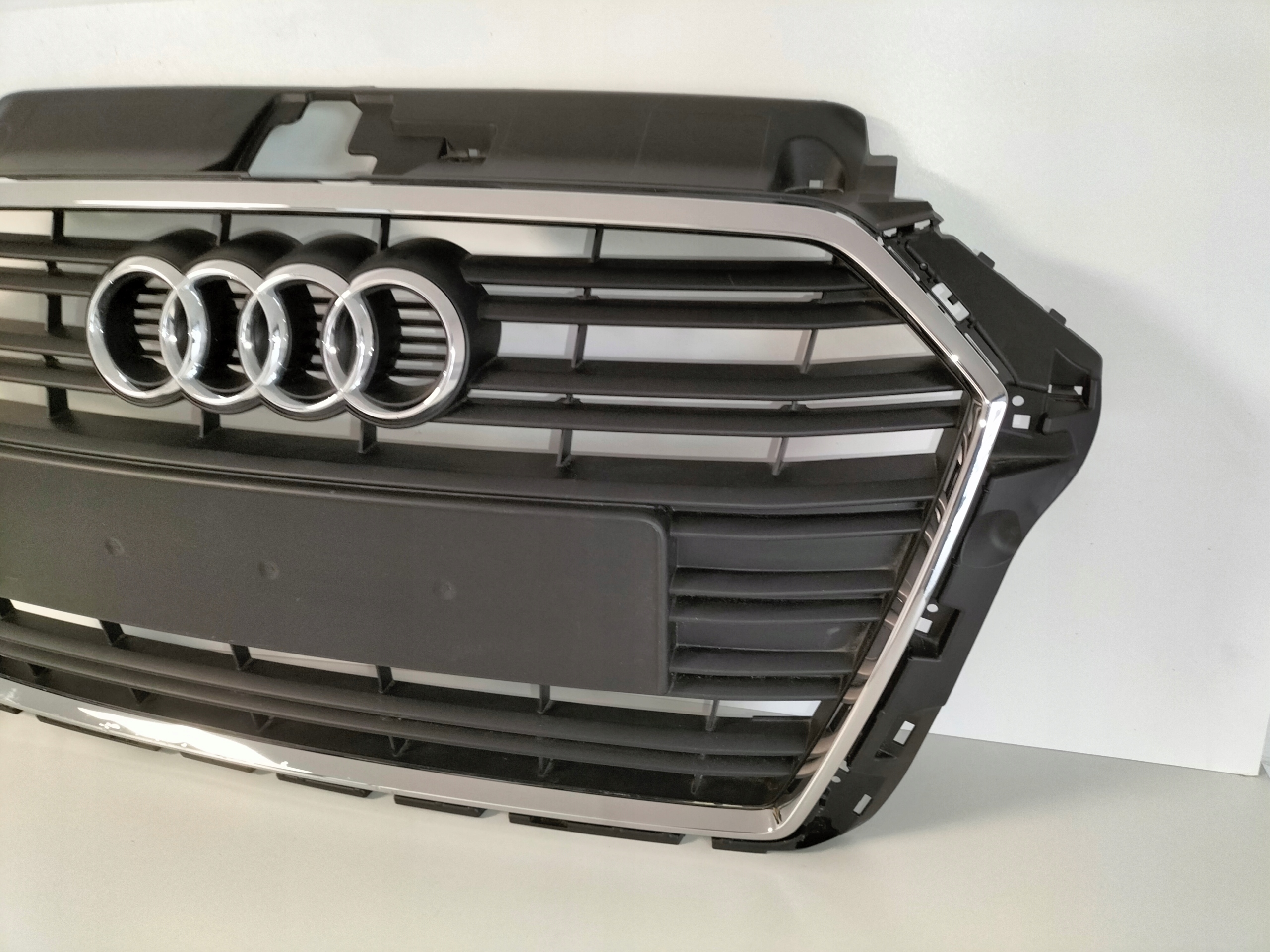 MRIEZKA LISTA AUDI A3 8V LIFT 16- HB