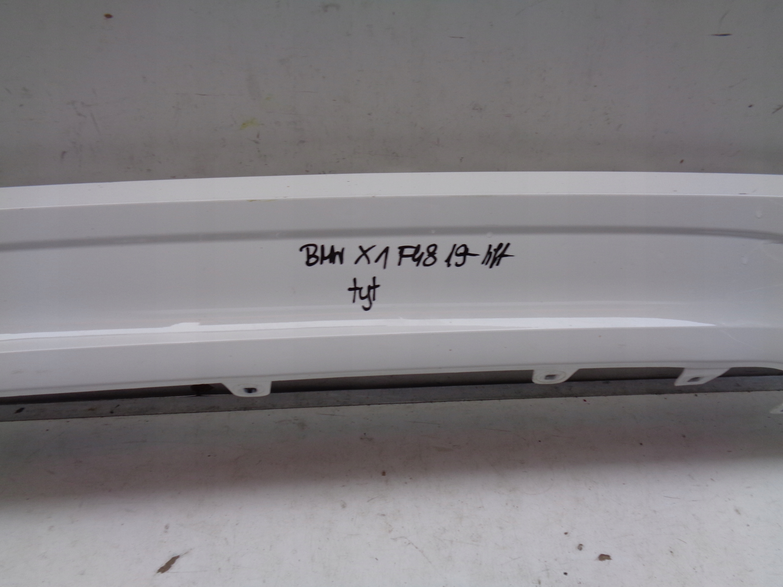 DRZIAK ZADNEHO NARAZNIKA SPOJLER BMW X1 F48 19- LIFT
