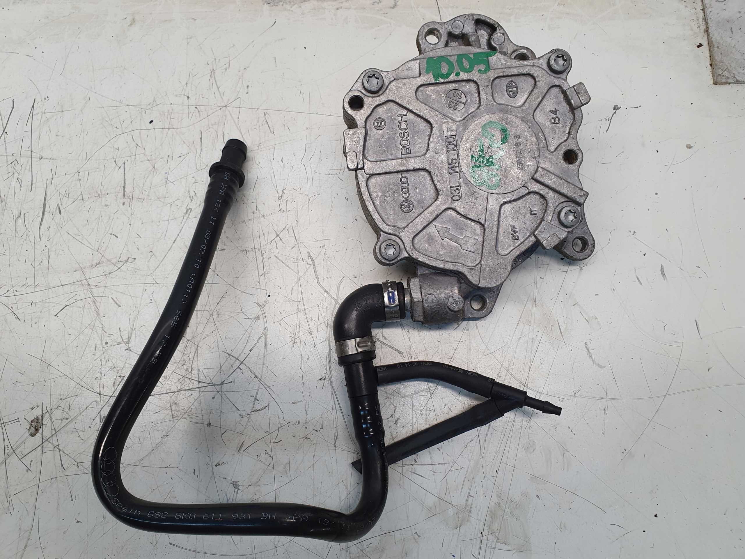 AUDI A4 B8 2.0 TDI VAKUOVA PUMPA 03L145100F