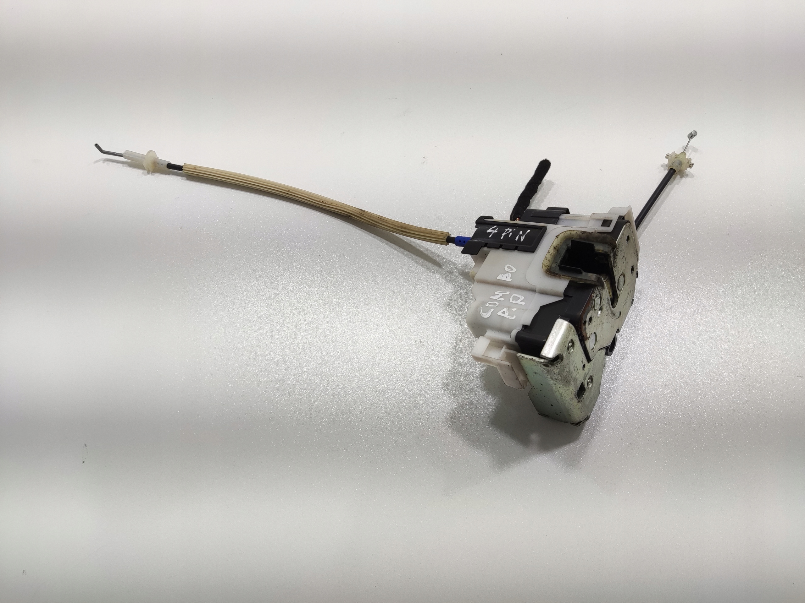 ZAMOK PRAVYCH PREDNYCH DVERI FIAT DOBLO II COMBO D 4 PIN 151817366 10-19
