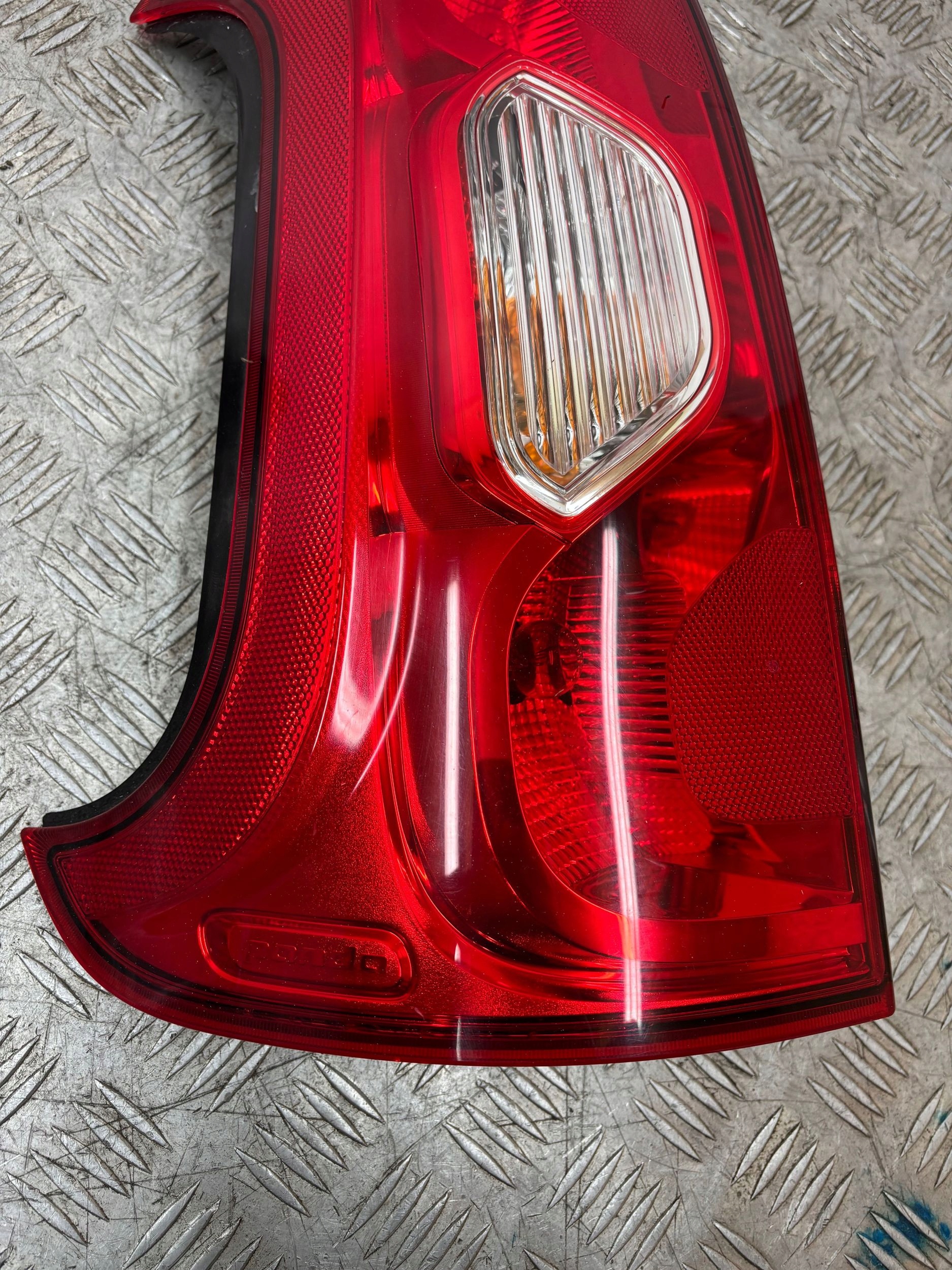 LAVE ZADNE SVETLO FIAT PANDA III 3