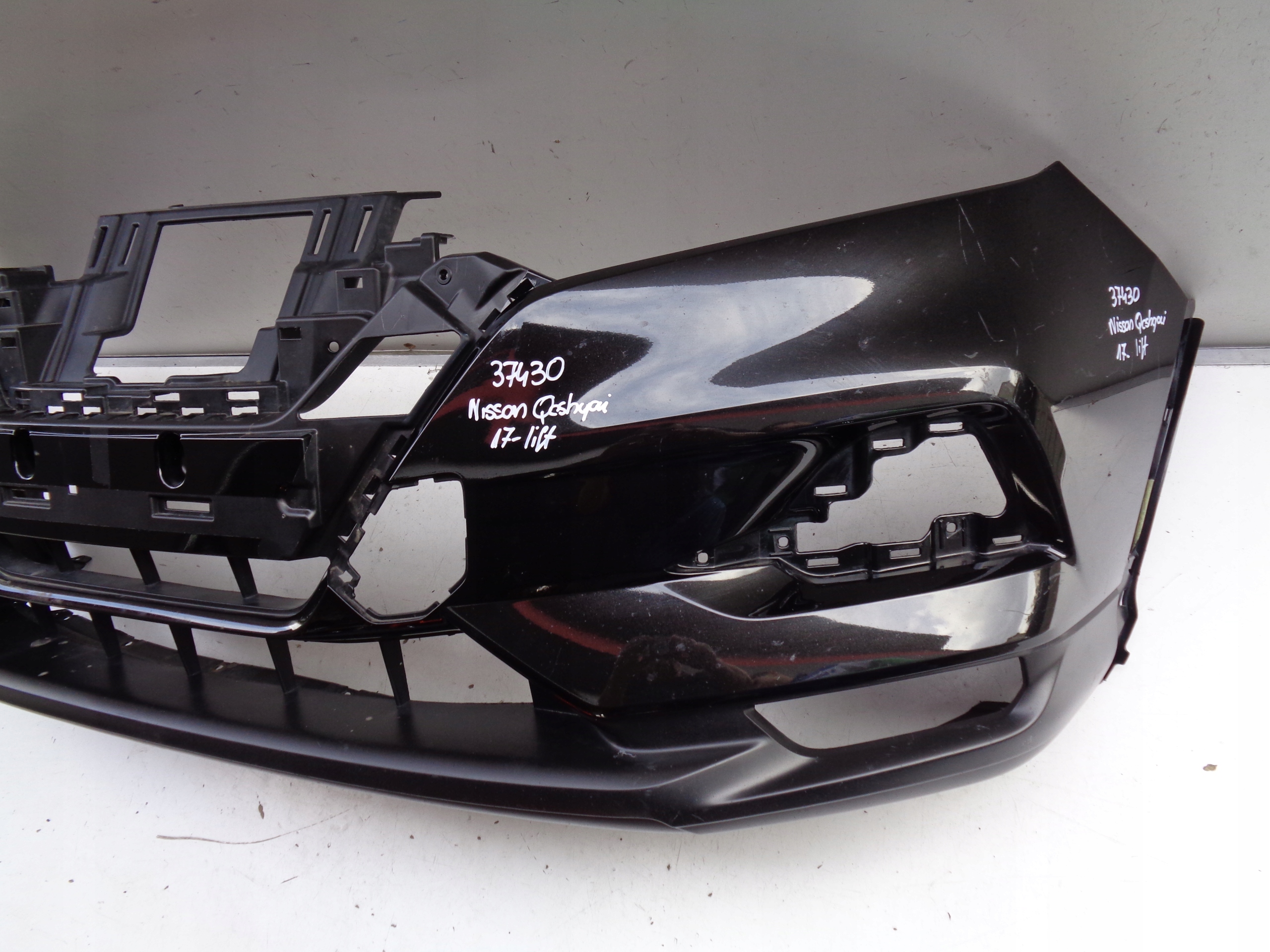 PREDNÝ NÁRAZNÍK NISSAN QASHQAI 17- LIFT NR 37430