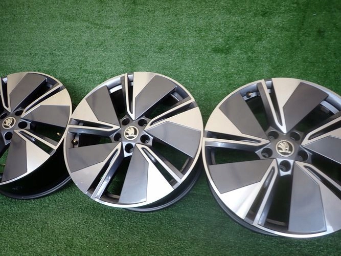 SKODA ENYAQ 8Jx19 ET45 5×112 KOLESA HLINIKOVE  5LA601025A