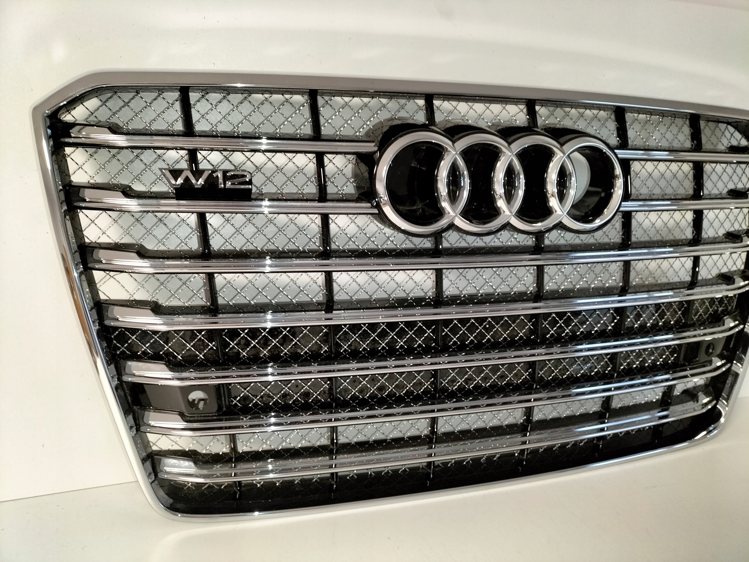 MRIEZKA LISTA AUDI A8 D4 4H0 LIFT 14-17 W12