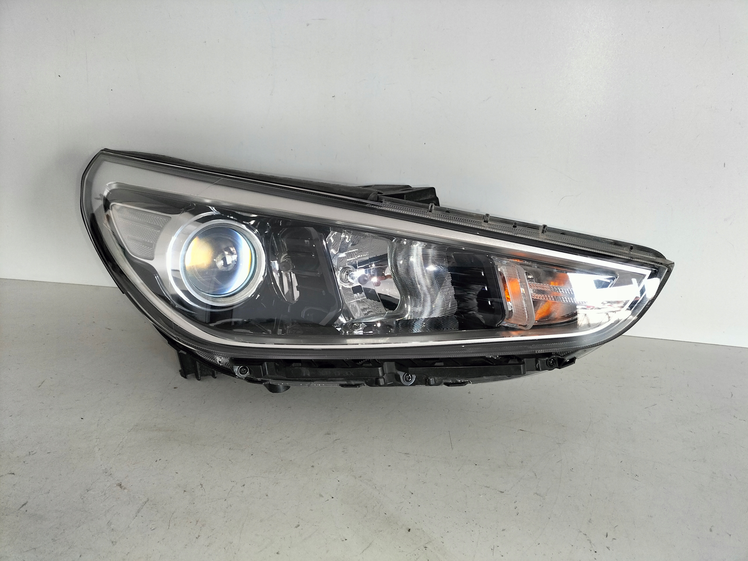 PRAVE PREDNE SVETLO HYUNDAI I30 III 17-