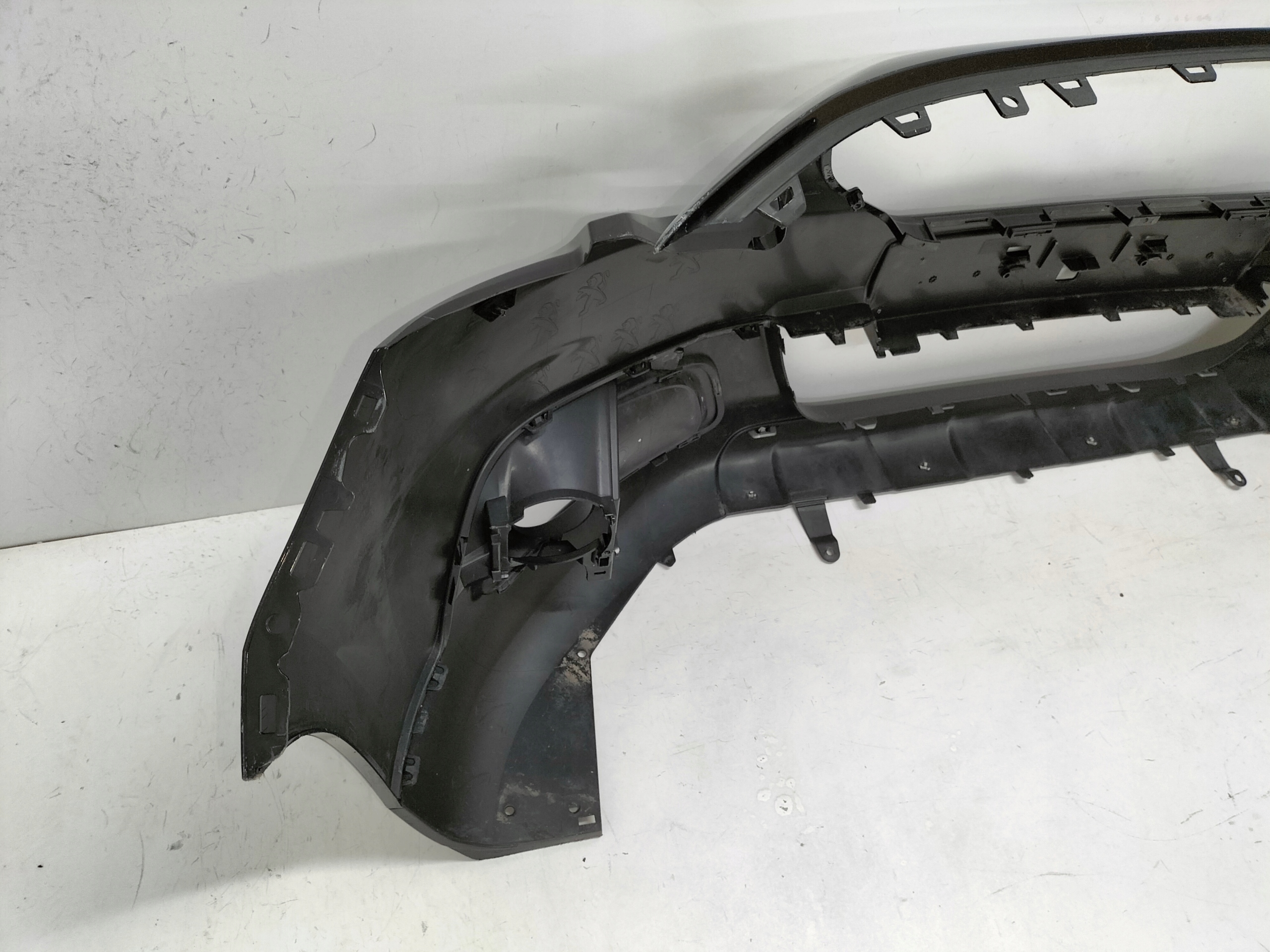 PREDNÝ NÁRAZNÍK PEUGEOT 2008 LIFT 16-