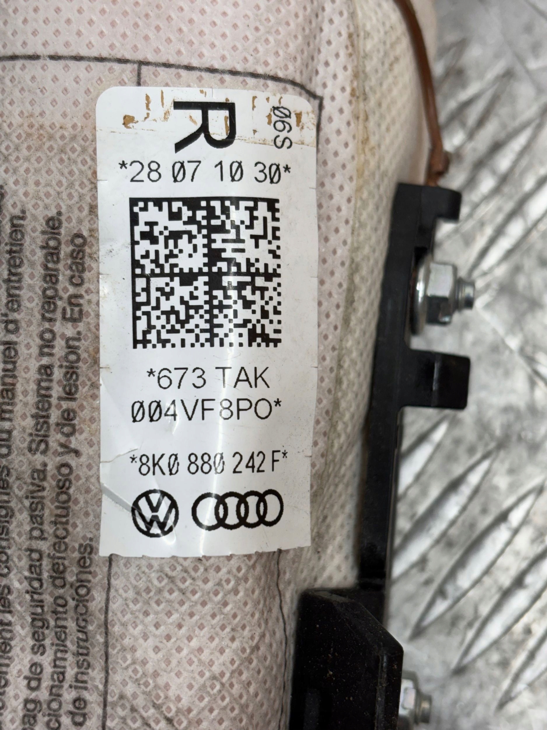 PRAVÝ AIRBAG SEDAČKY AUDI A4 B8 8K0880242F