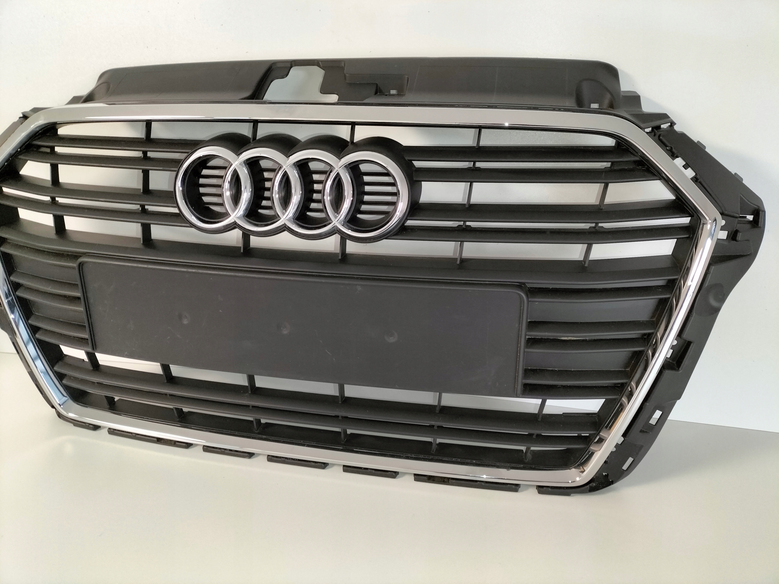 MRIEZKA LISTA AUDI A3 8V LIFT 16- HB