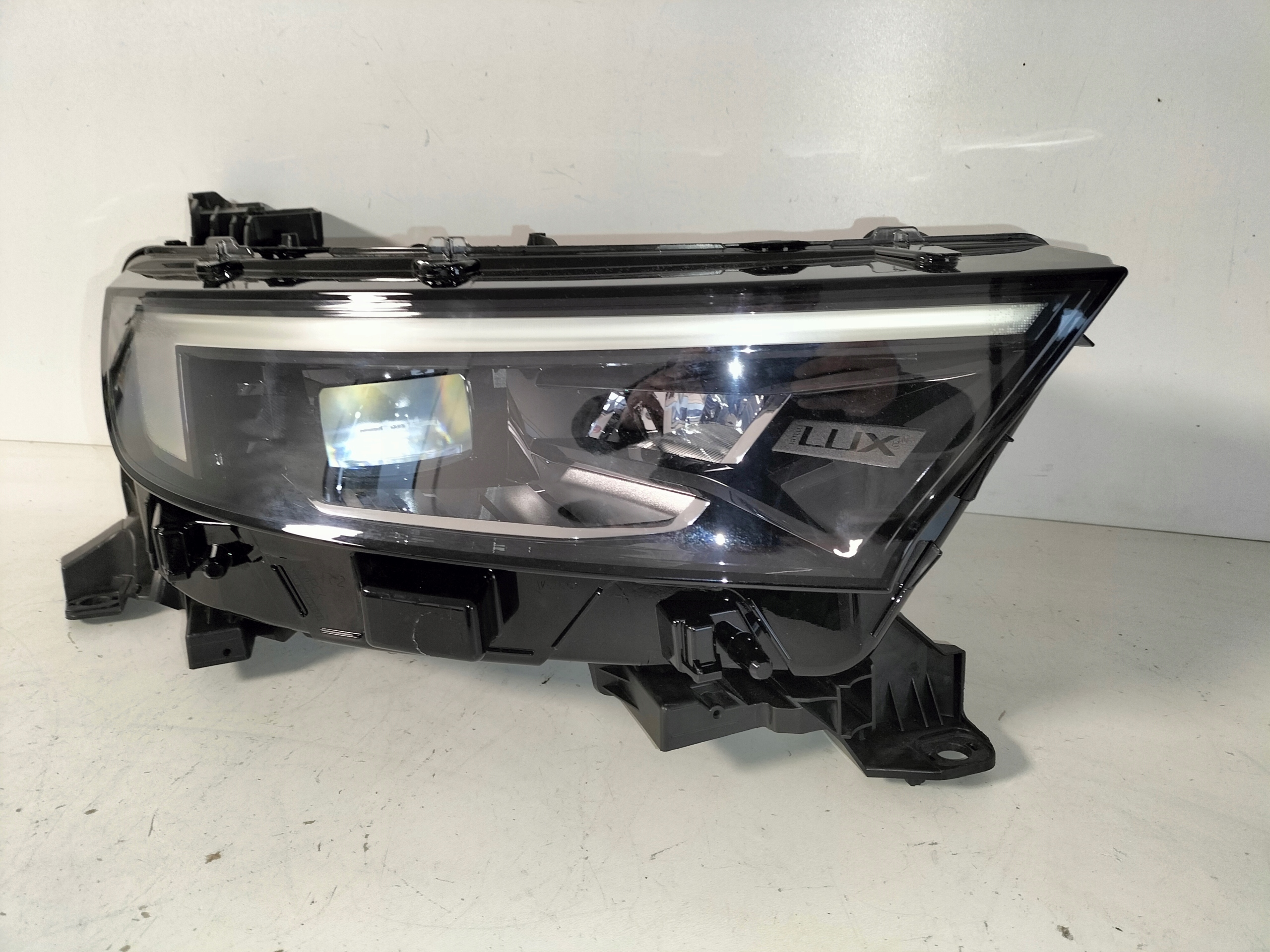 PRAVE PREDNE SVETLO OPEL MOKKA II B 20- FULL LED LUX