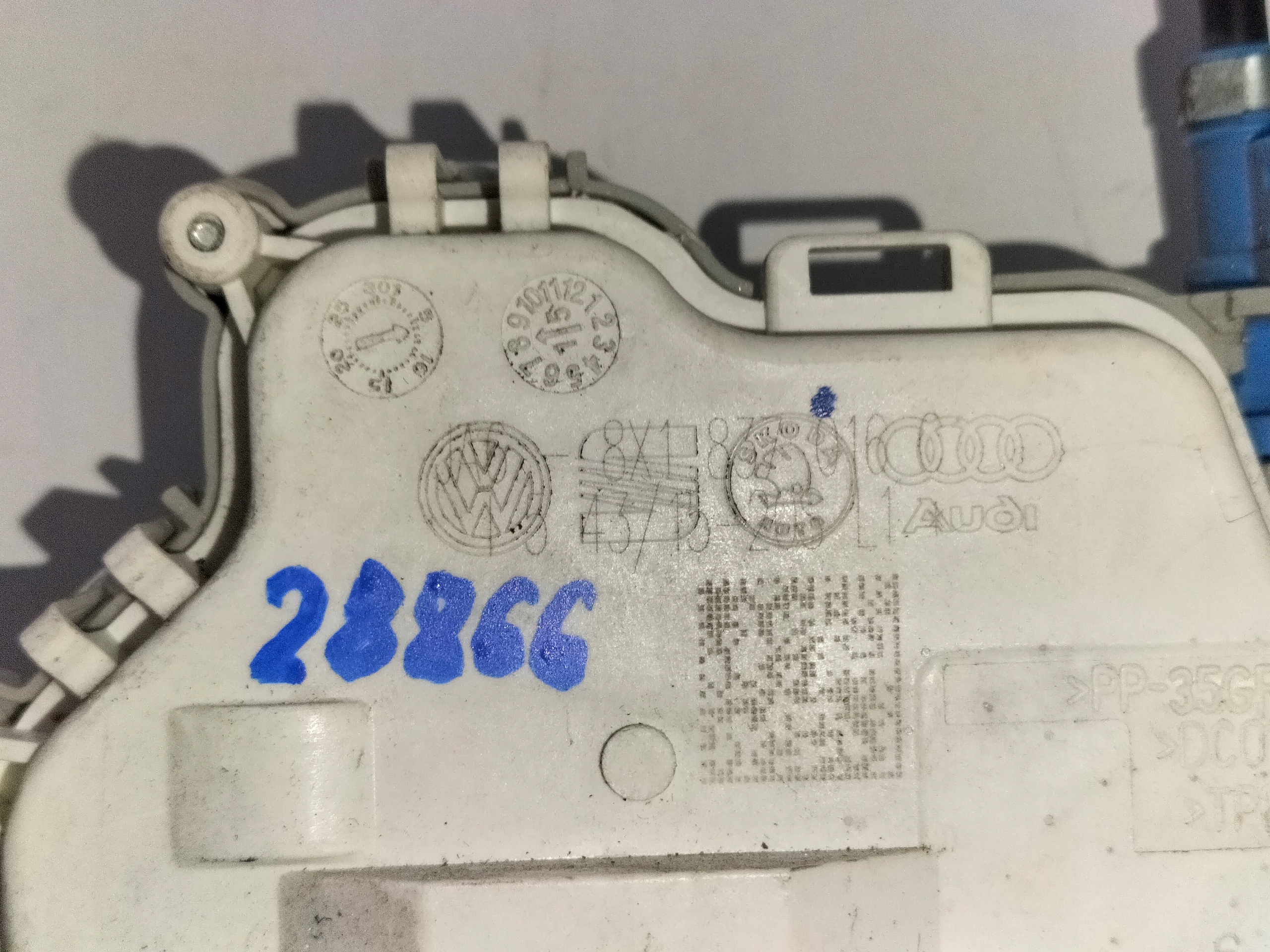 ZAMOK PRAVYCH PREDNYCH DVERI AUDI A1 14- A3 8V 16-