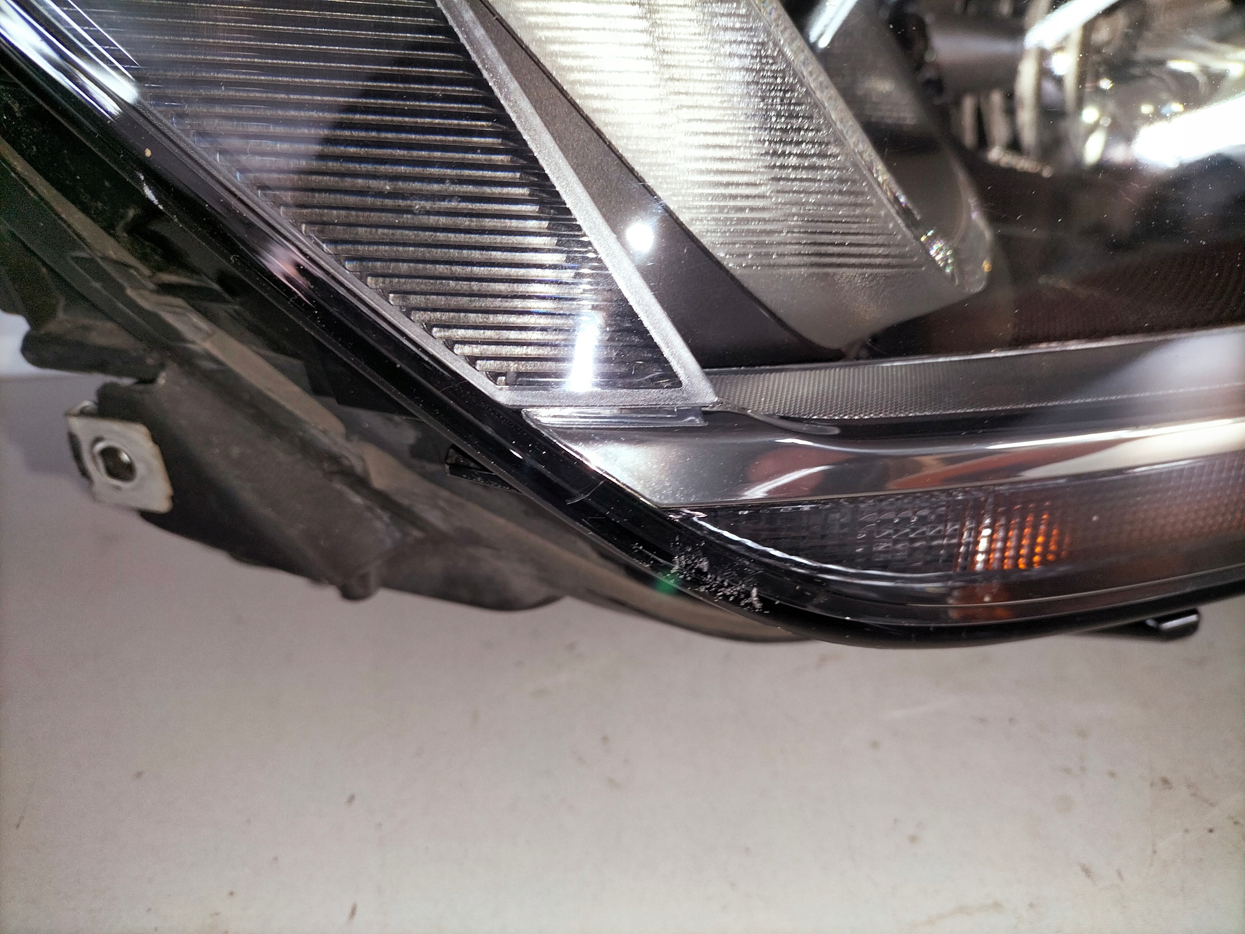 PRAVE PREDNE SVETLO VW GOLF VII SPORTSVAN 14-