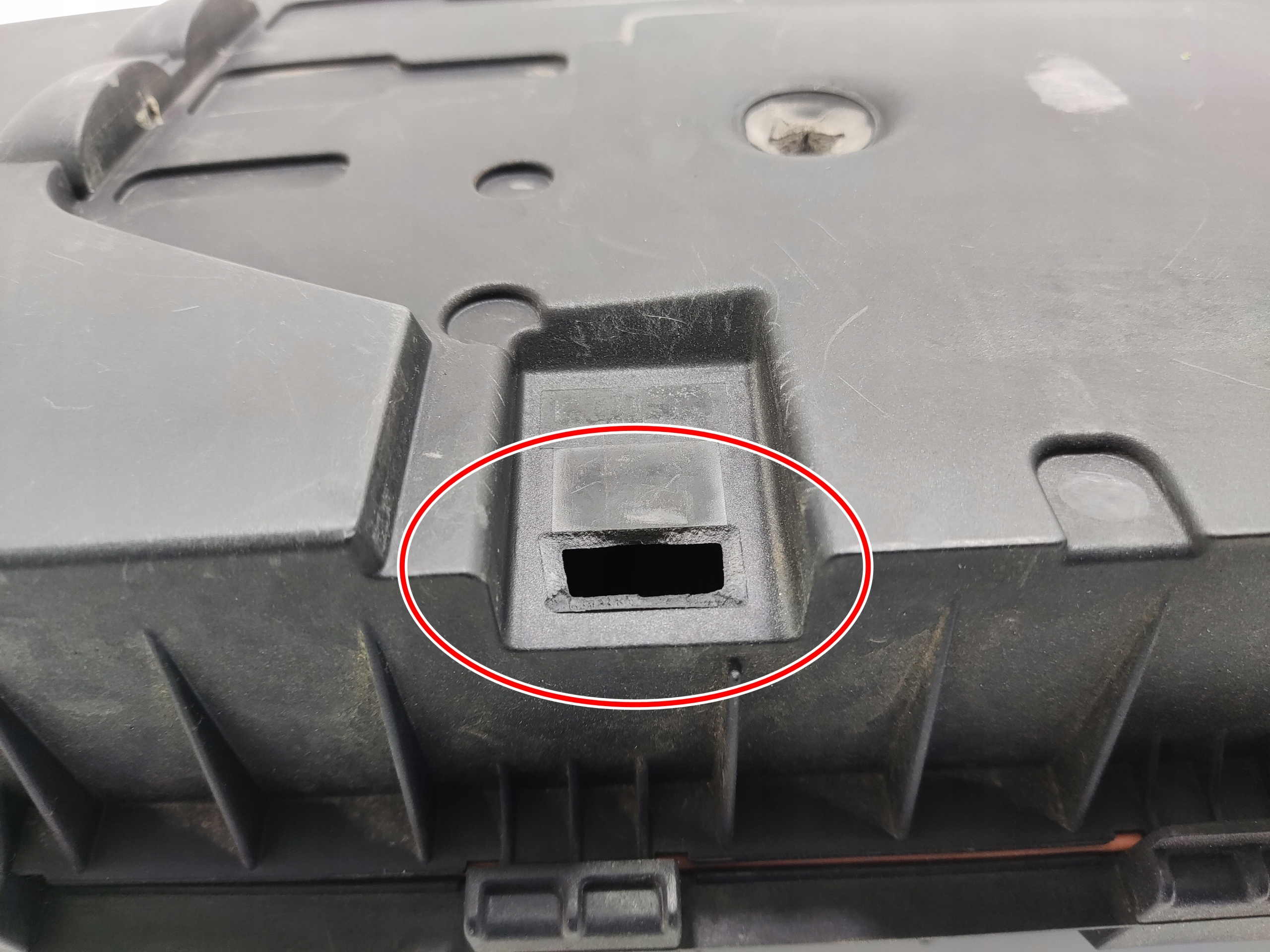 OBAL VZDUCHOVÉHO FILTERA BMW X6 E71 3.0D 2007-2014 7798340