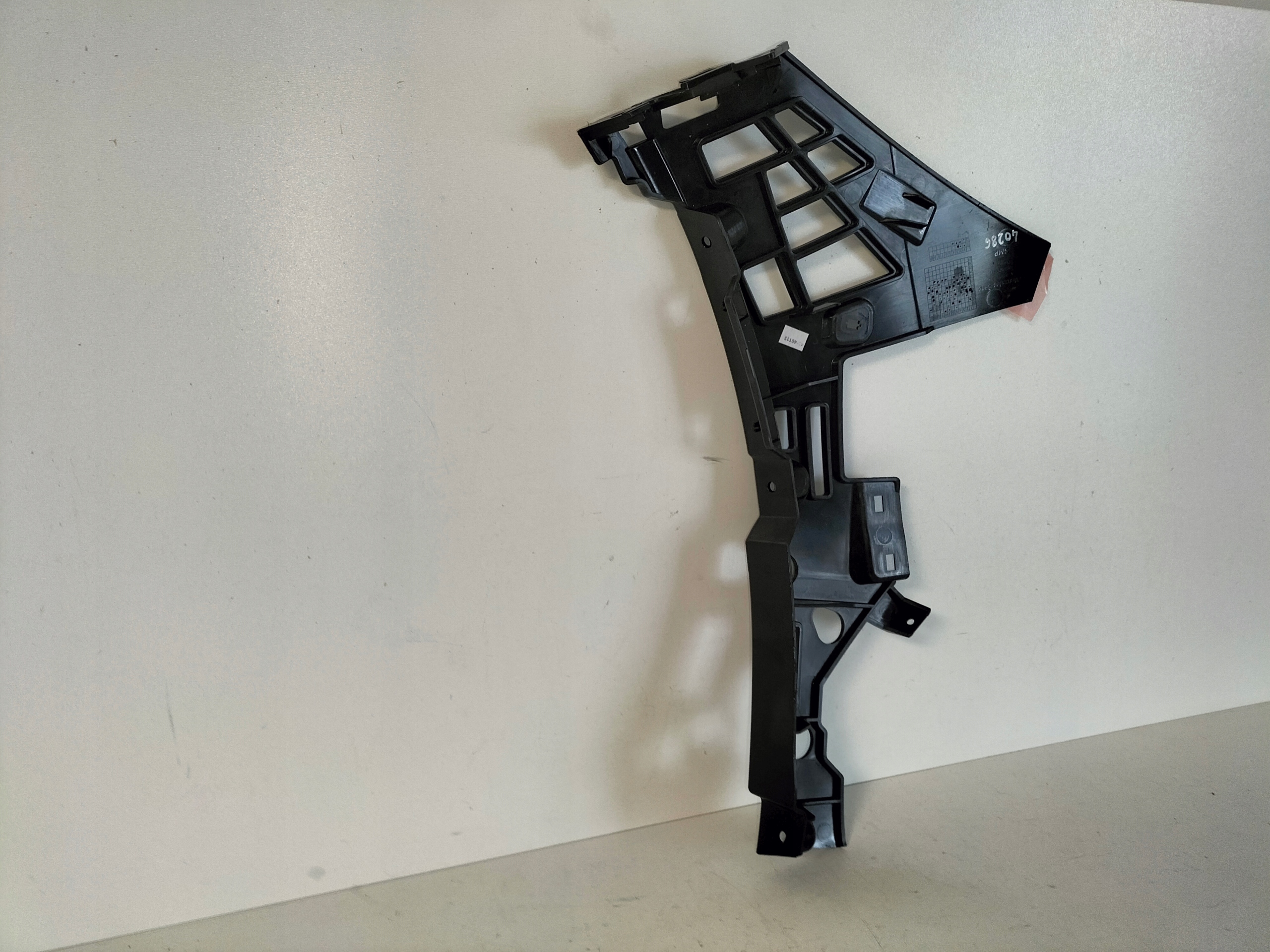DRZIAK PREDNEHO NARAZNIKA LAVY MERCEDES A KLASA W177 LIFT 23- AMG 45