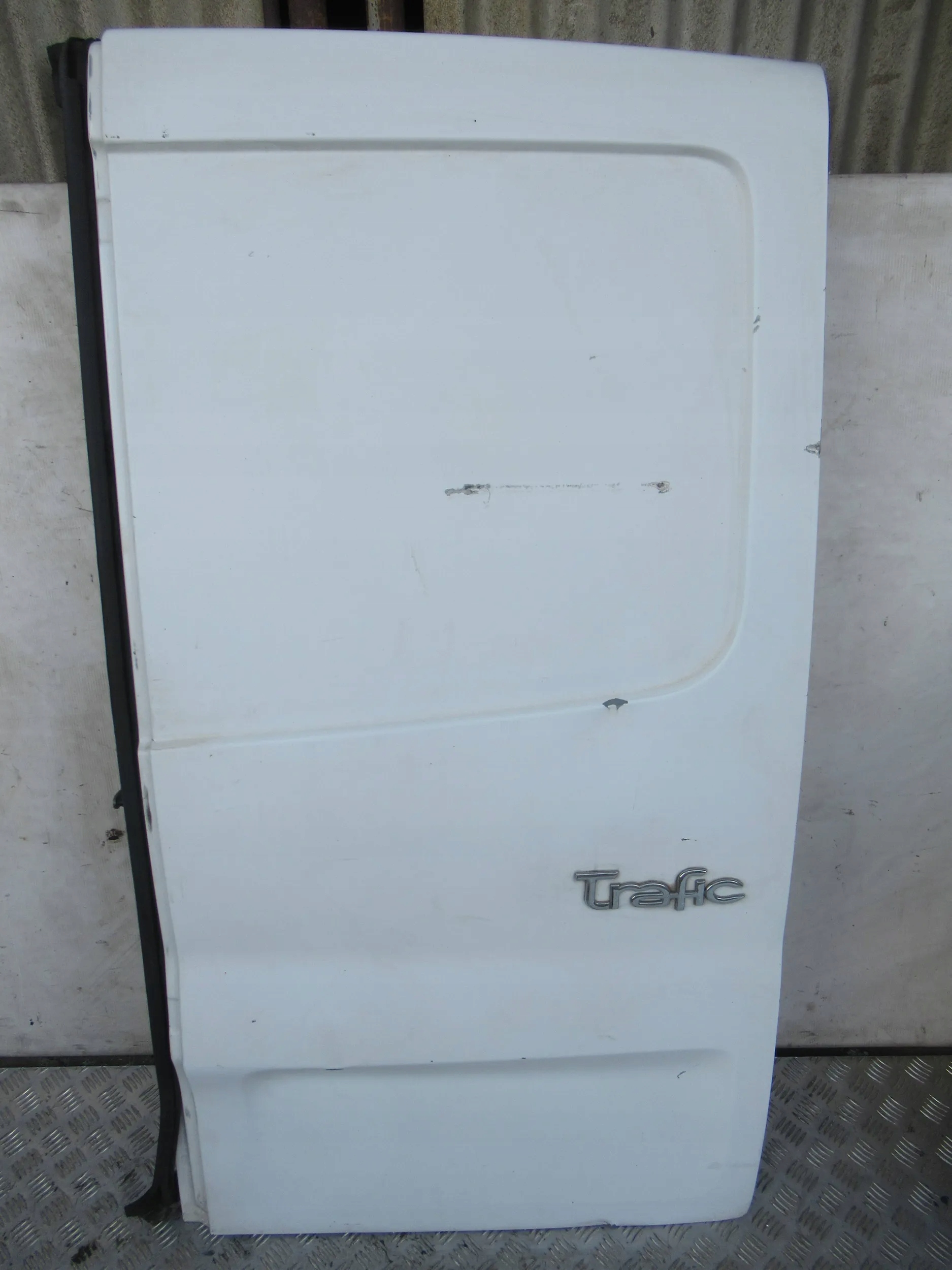 PRAVE ZADNE DVERE RENAULT TRAFIC