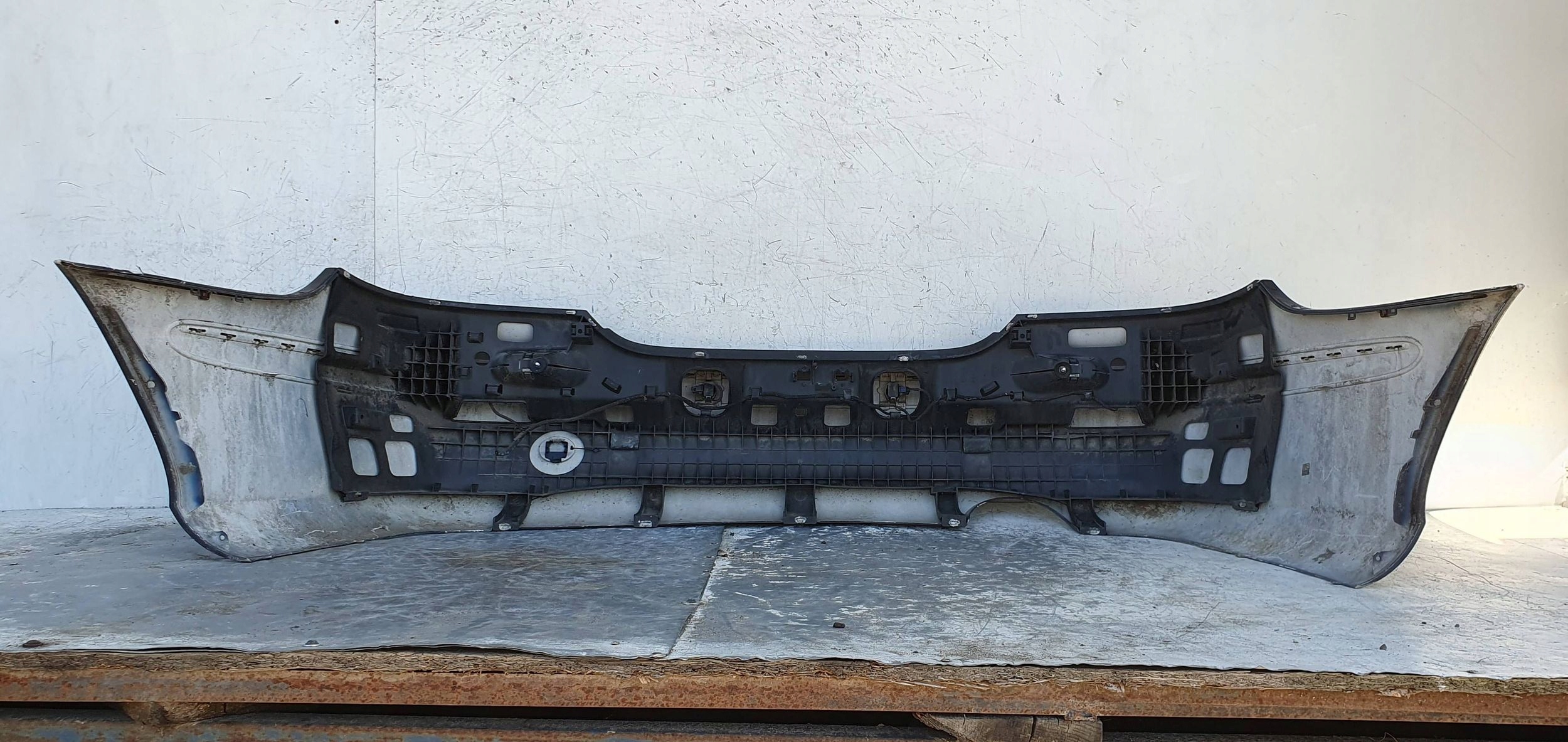 MERCEDES CLK 209 LIFT A2098850825 ZAD ZADNÝ NÁRAZNÍK