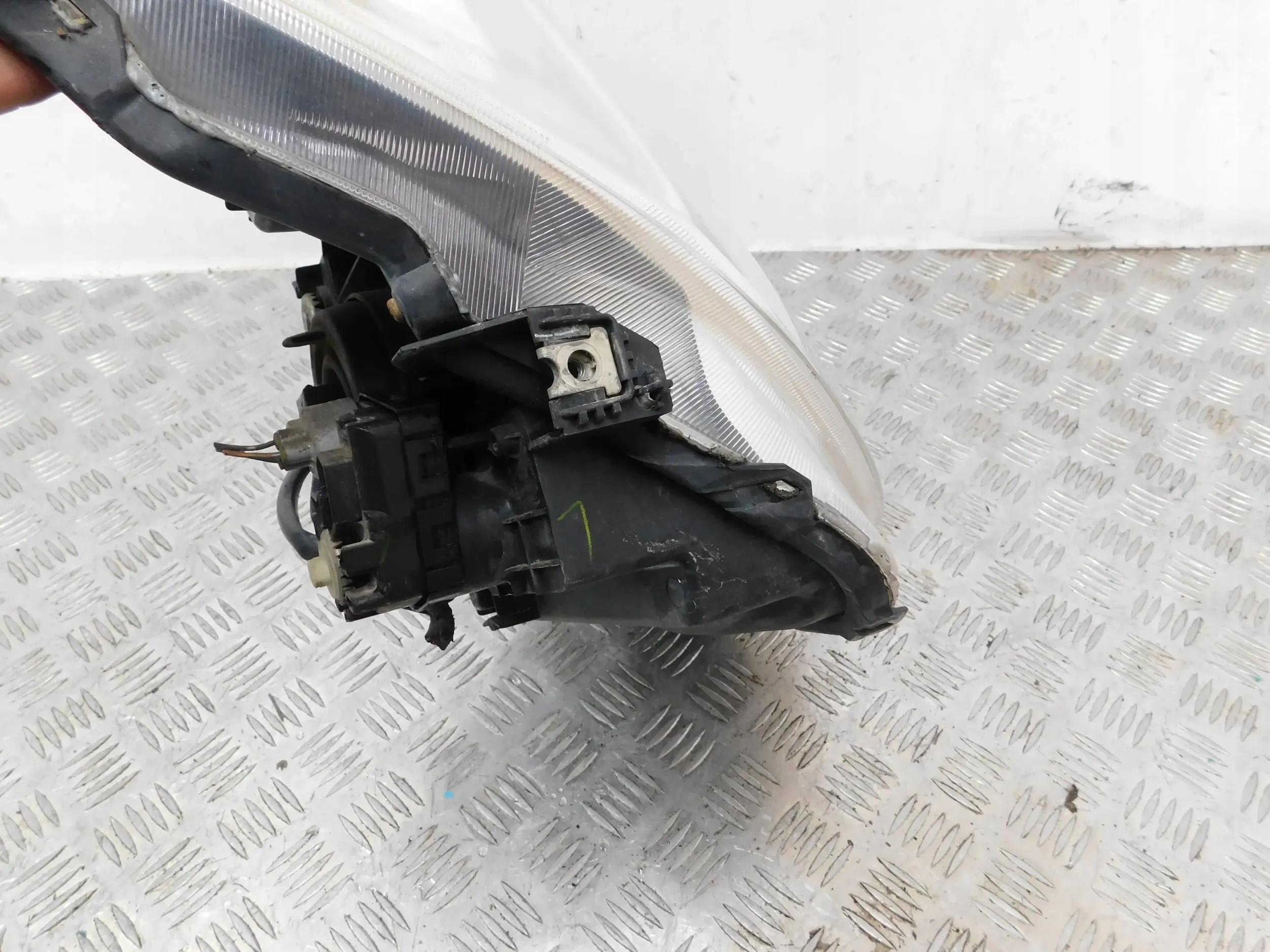 PRAVE PREDNE SVETLO SUZUKI ALTO