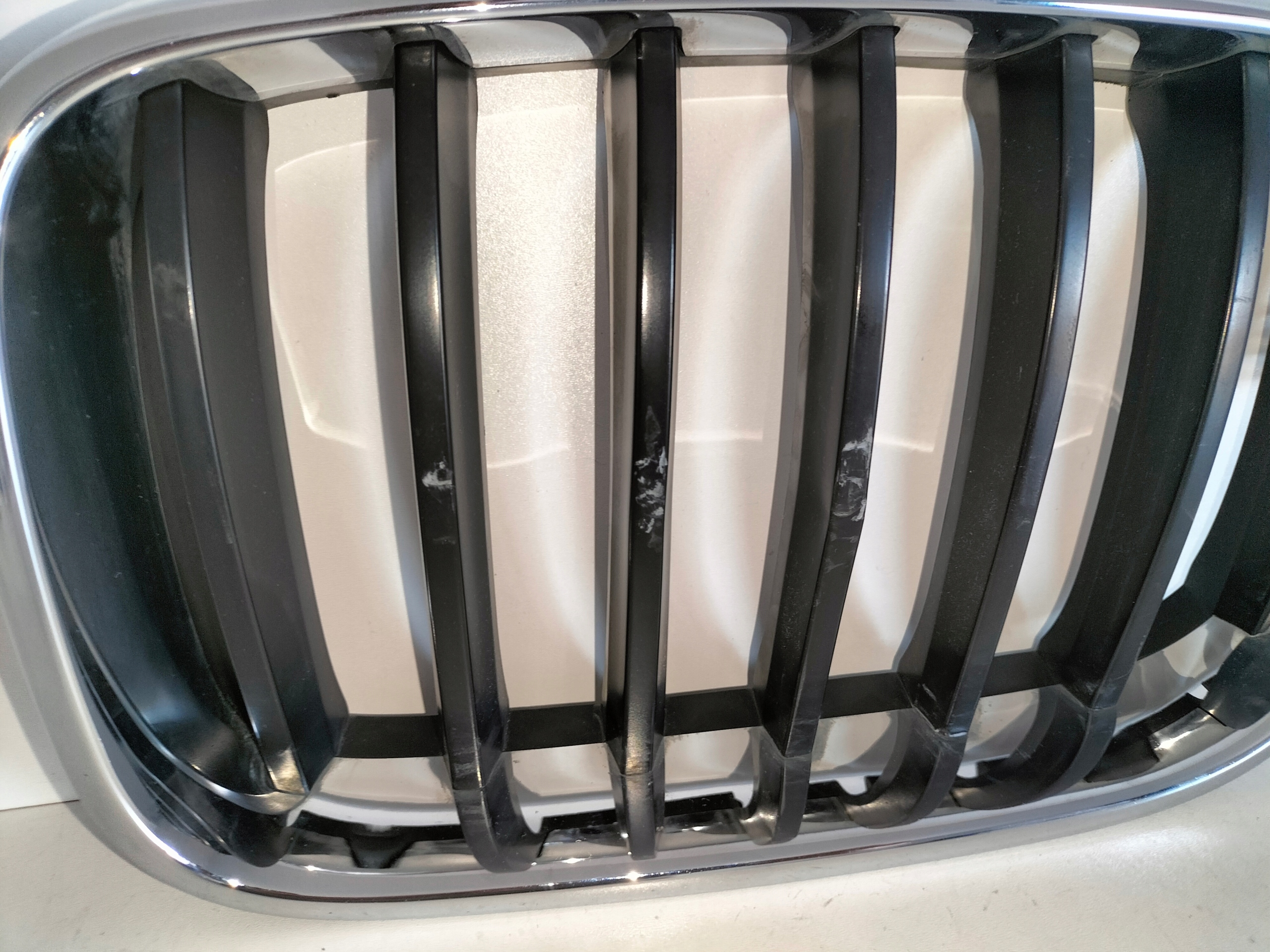 PRAVÁ MRIEŽKA RÁMIK ĽADVINKA BMW X3 F25 10-14