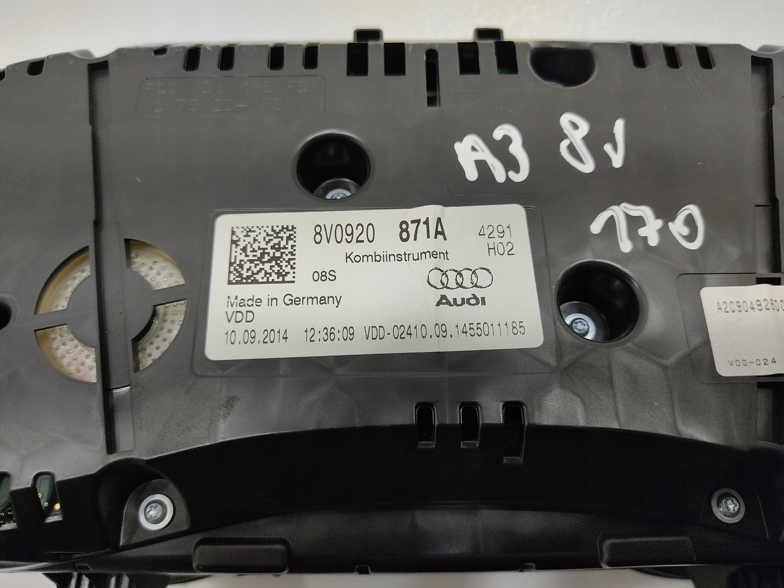 TACHOMETER BUDIKY AUDI A3 8V 2.0 TDI 8V0920871A 2012-2016 EUROPA