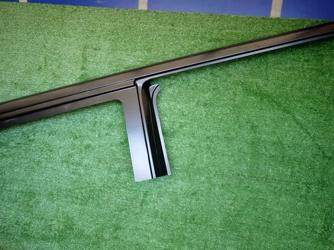VW T5 T6 LONG BOČNICA STLPIK VRCHNY PRAVÝ
