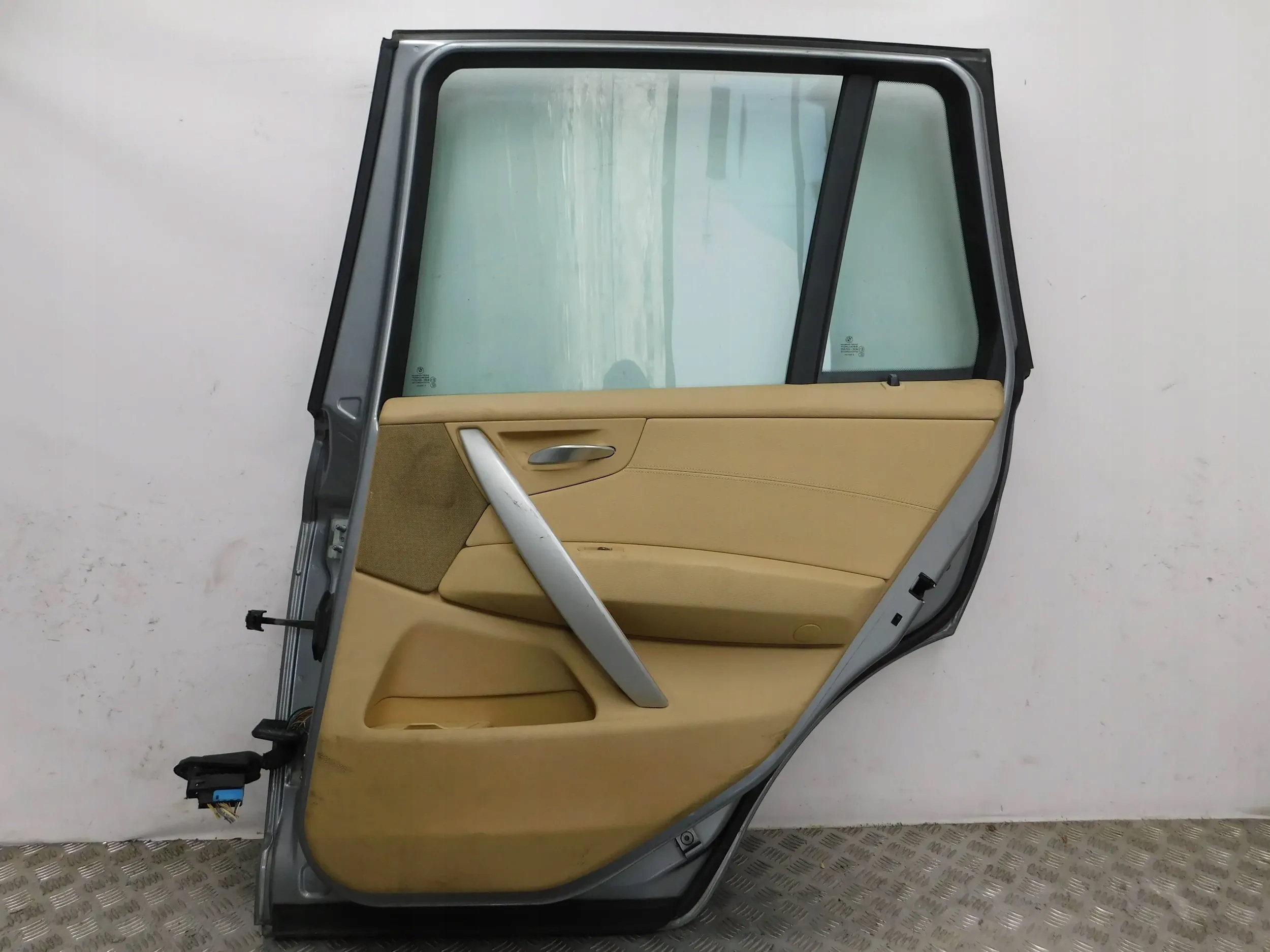 PRAVE ZADNE DVERE BMW X3 E83